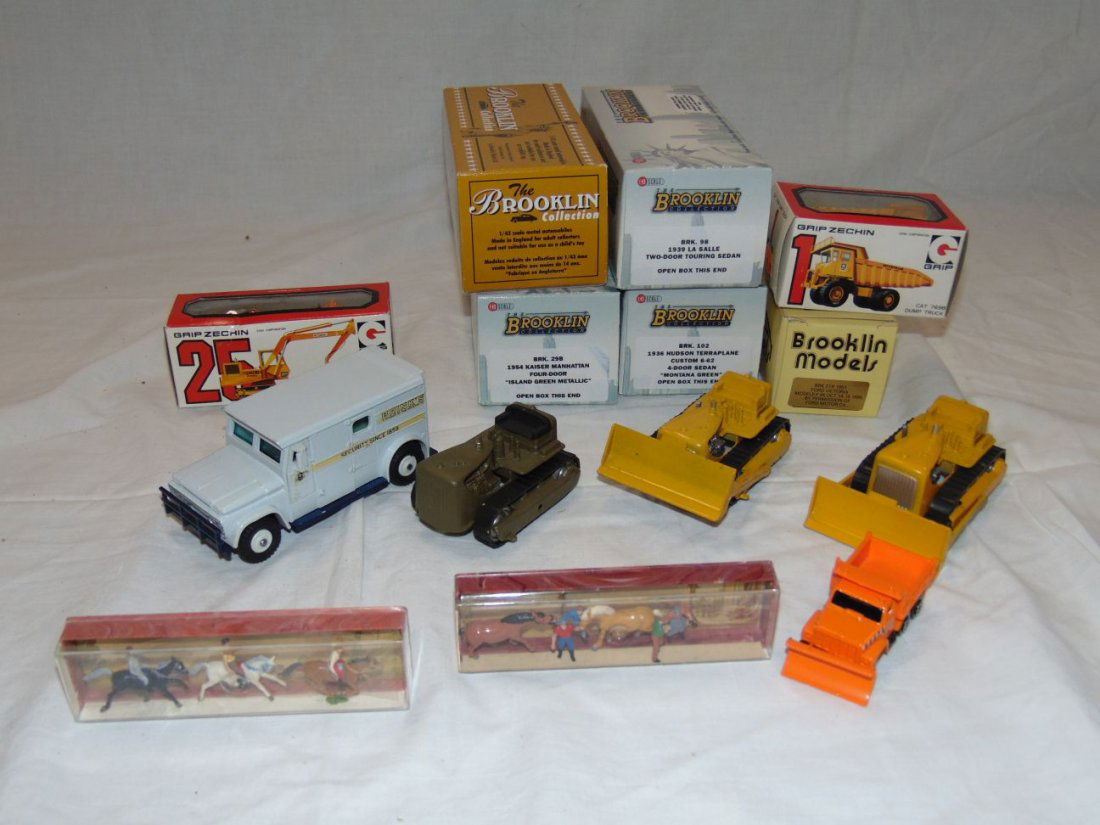 Die Cast Vehicle Lot. (1 of 5)