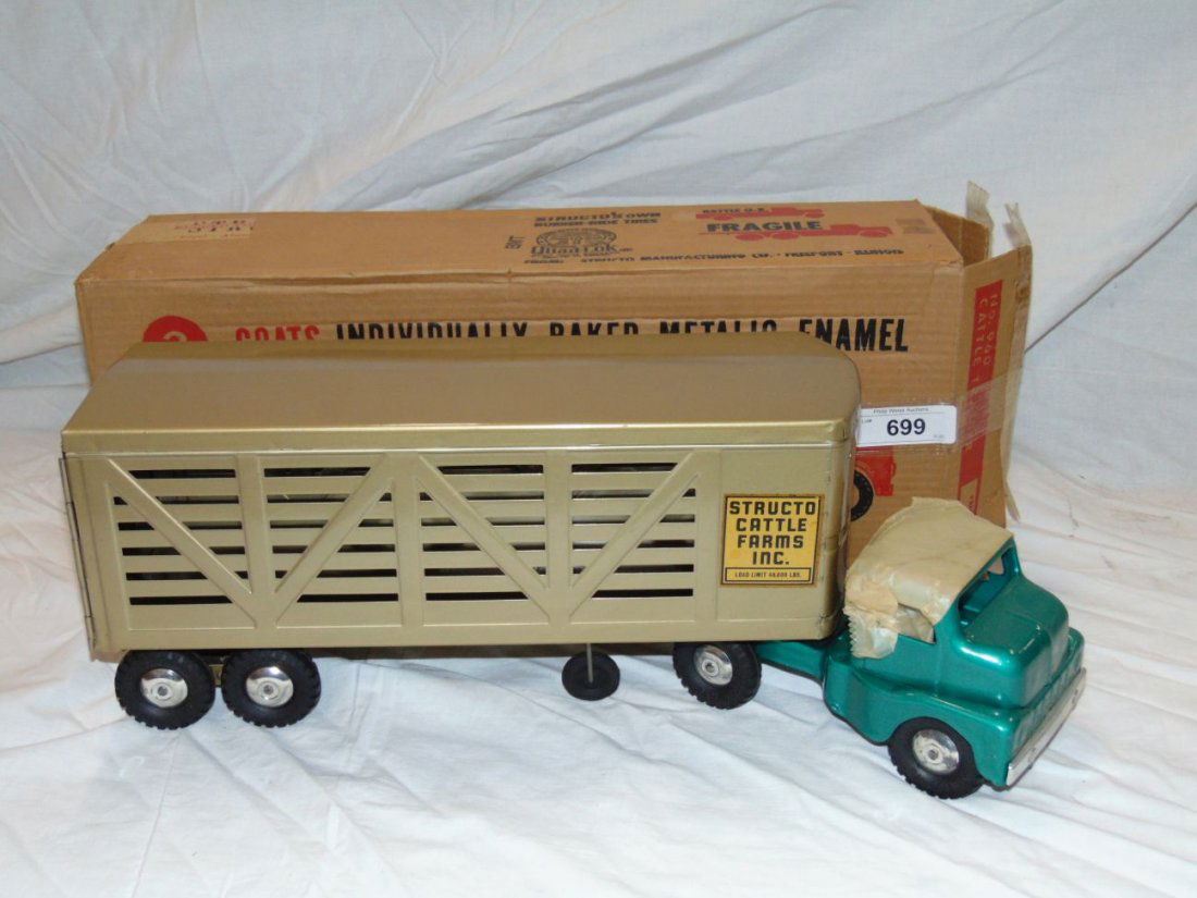 Structo Cattle Trailer. (1 of 4)