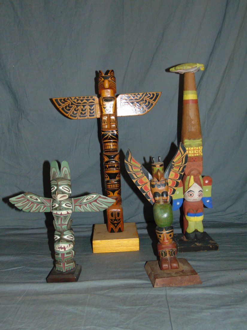 Wooden Totem Pole Lot. (1 of 7)