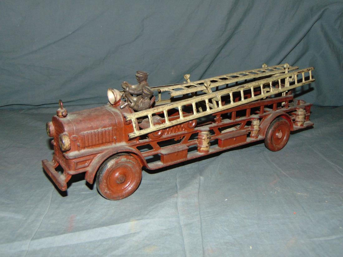 Cast Iron Hook and Ladder Truck. (1 of 5)