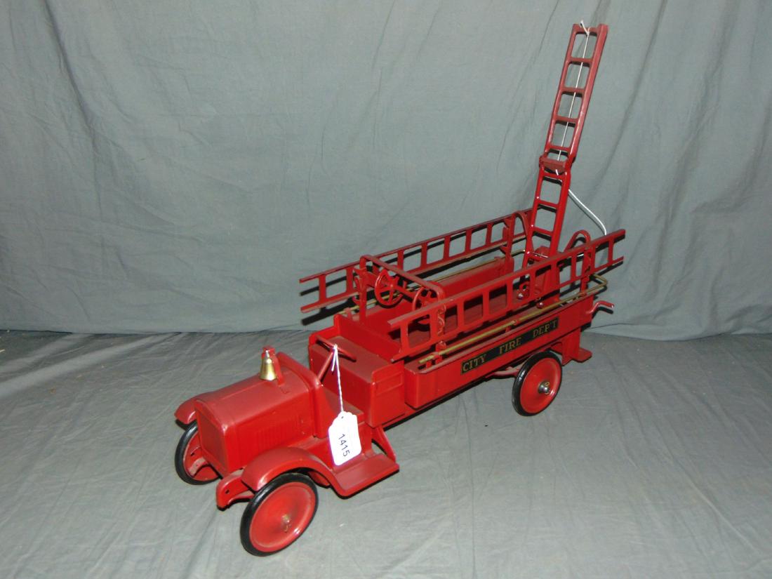 Steelcraft City Fire Dept Engine Ladder Truck (1 of 8)