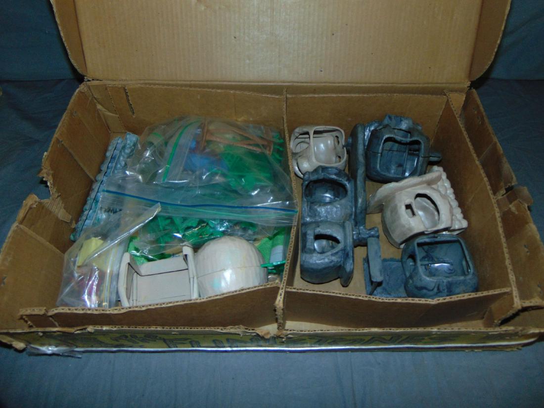 Marx Boxed Flintstones Playset (1 of 7)