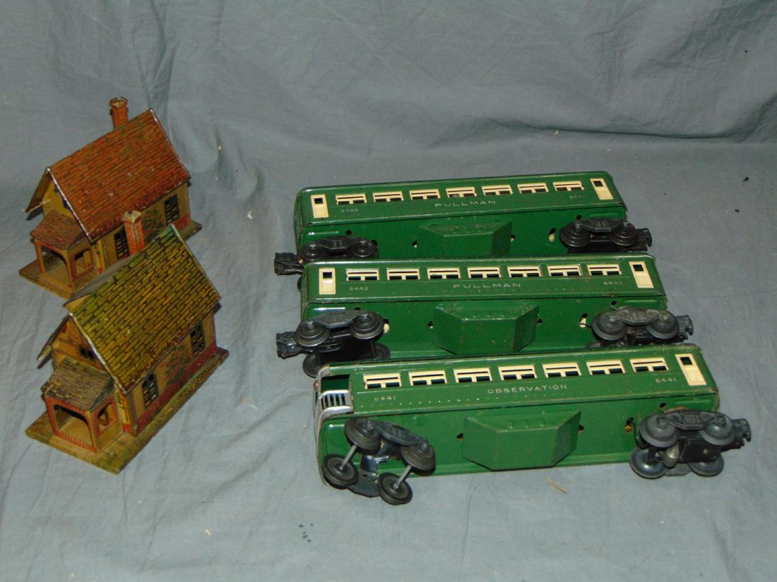Lionel Tinplate Passenger Cars & Bungalows (1 of 3)