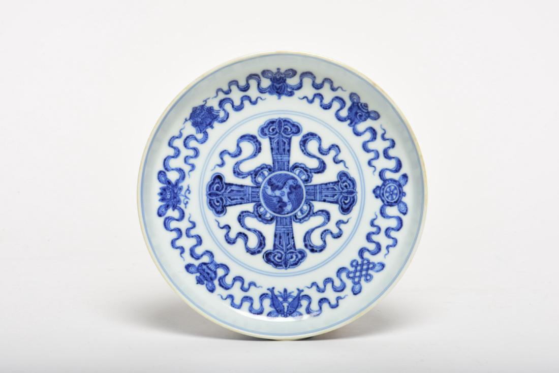 Blue and White Cross Pestle Brush Washer: The interior is well-painted with a cross pestle bearing four ribbons, encircled by a band of composite ribbon scroll and Faqi. The exterior is covered with fine blue-glazed patterns all surround, and