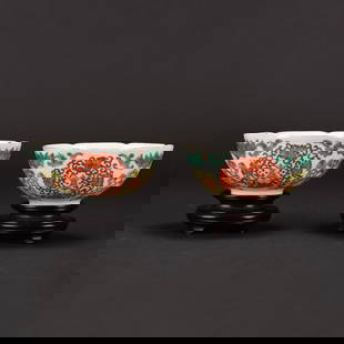 A PAIR OF FAMILLE ROSE DECORATED BOWLS WITH BASE: A pair of famille rose and gilt decorated bowls with base. The deep rounded bowl with a foliate rim, decorated with shou characters admidst leafy lotus scroll. With wooden base. H5x10.5cm