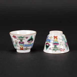 A PAIR OF FAMILLE ROSE CUPS: A pair of famille rose cups, each of with deep rounded side, decorated with vases and other antiques. H4x6cm