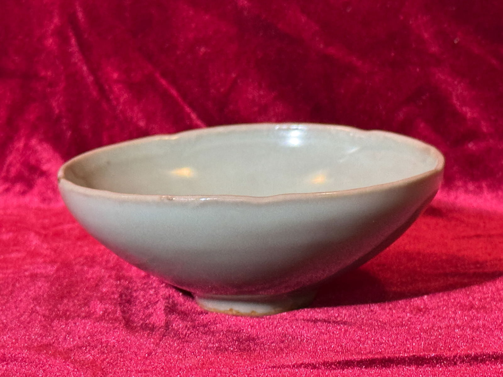 Chinese Celadon Porcelain Chawan: Chinese celadon porcelain chawan, 5"dia (12.7 cm) NOTE: THIS ITEM IS IN NEW YORK, WHERE IT CAN BE SHIPPED.