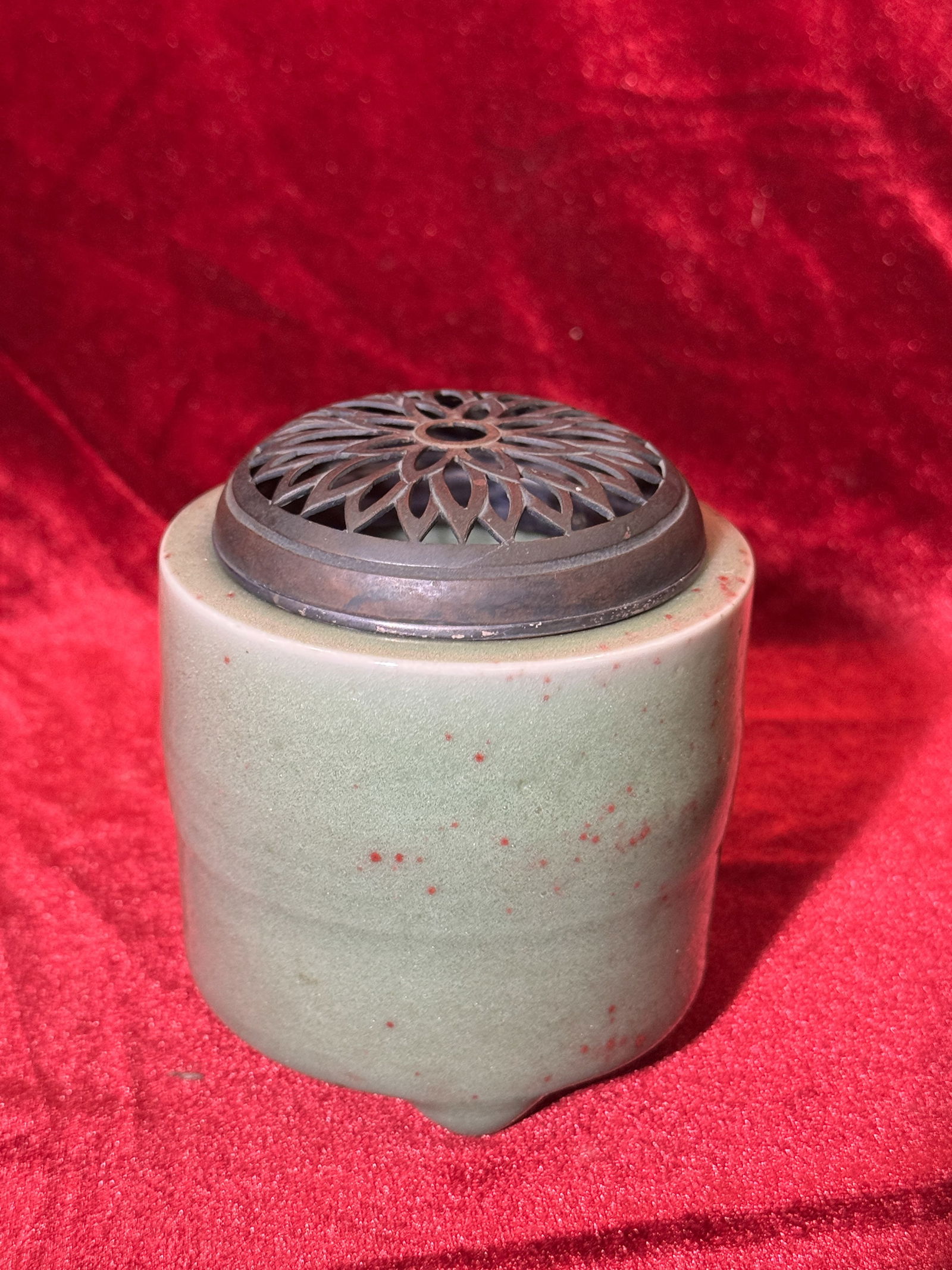 Japanese Studio Porcelain Celadon Censer: Japanese studio porcelain signed, celadon with copper red spot, with original wood box, censer 4"h (10.16 cm) NOTE: THIS ITEM IS IN NEW YORK, WHERE IT CAN BE SHIPPED.