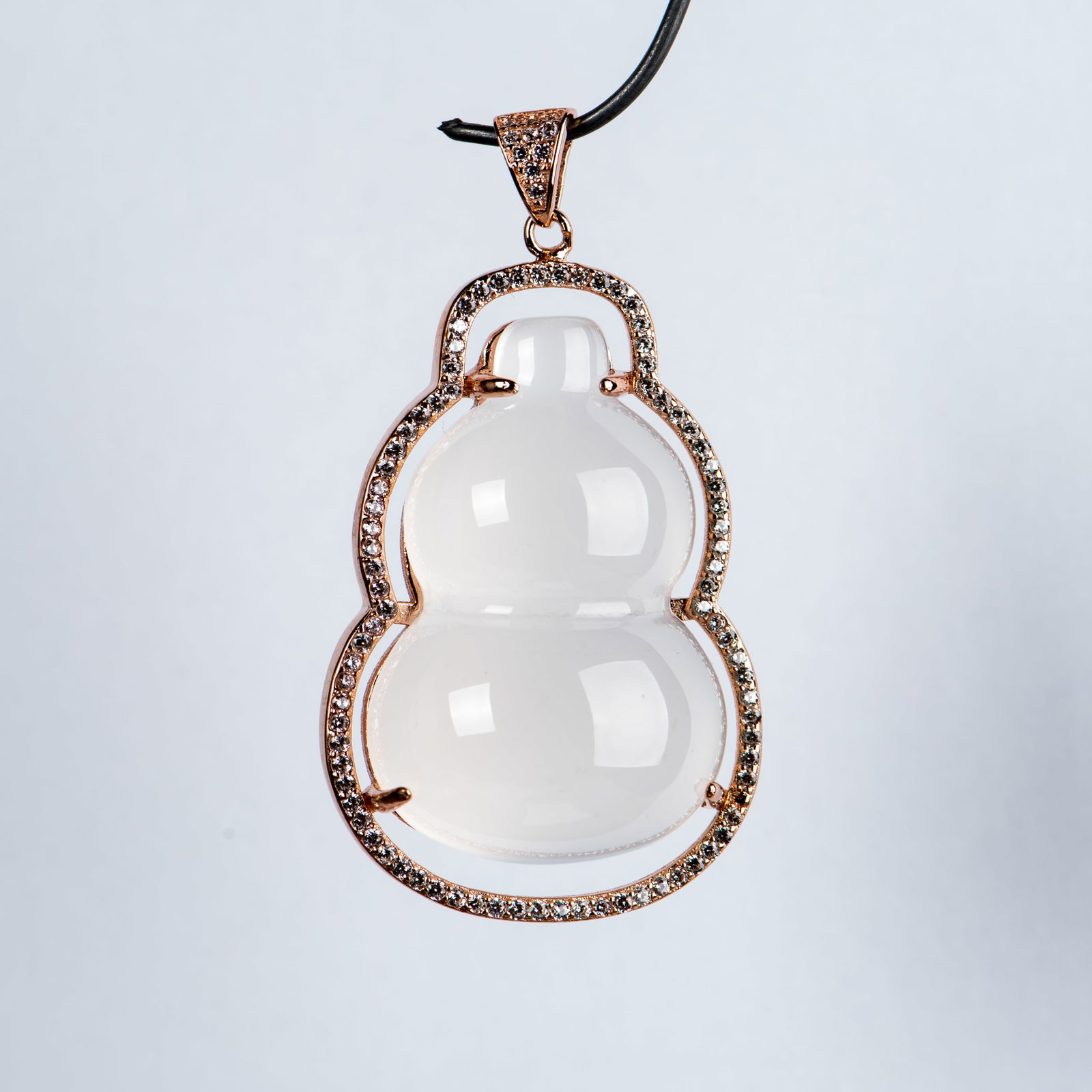 JADEITE AND DIAMOND DOUBLE-GOURD PENDANT (1 of 2)