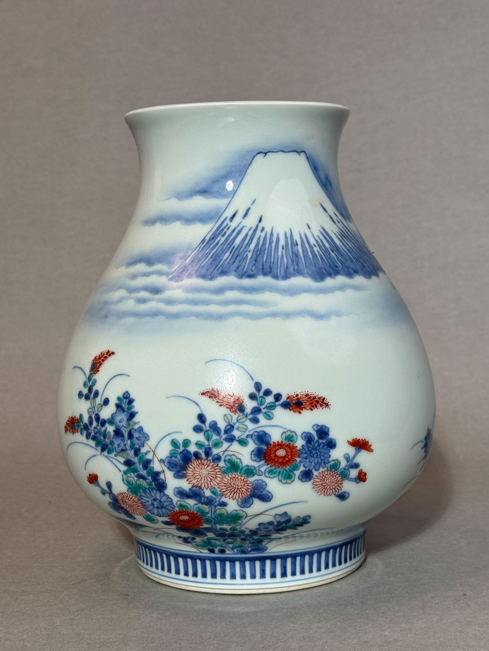 JAPANESE KAKIEMON PORCELAIN VASE WITH MT. FUJI (1 of 12)