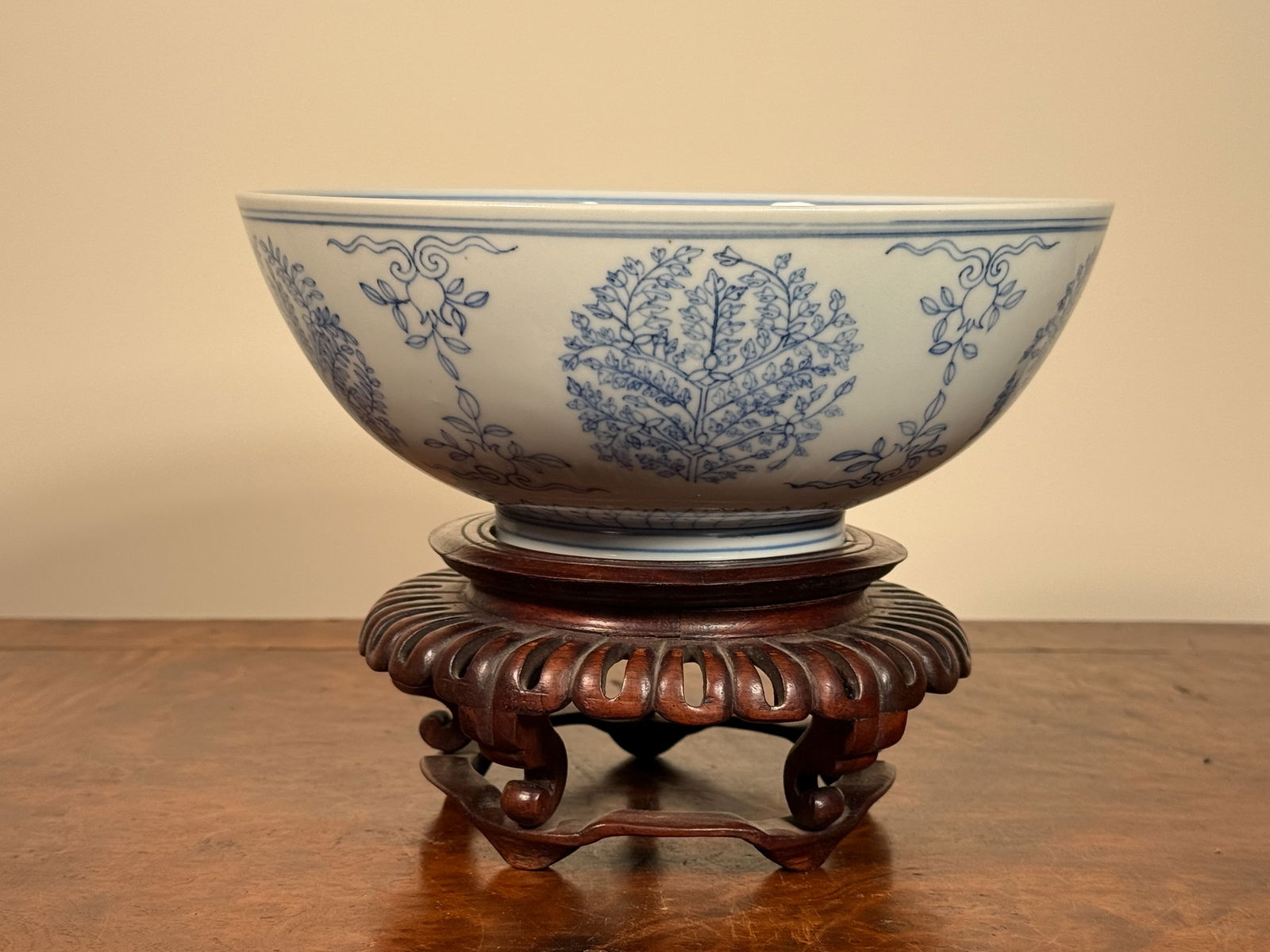 CHINESE BLUE WHITE PORCELAIN BOWL ON FANCY WOOD STAND: Chinese blue white porcelain bowl on fancy carved wood stand. Dimensions: Bowl Diameter: 5.75 in. Note: This item is in New York, where it can be shipped from.