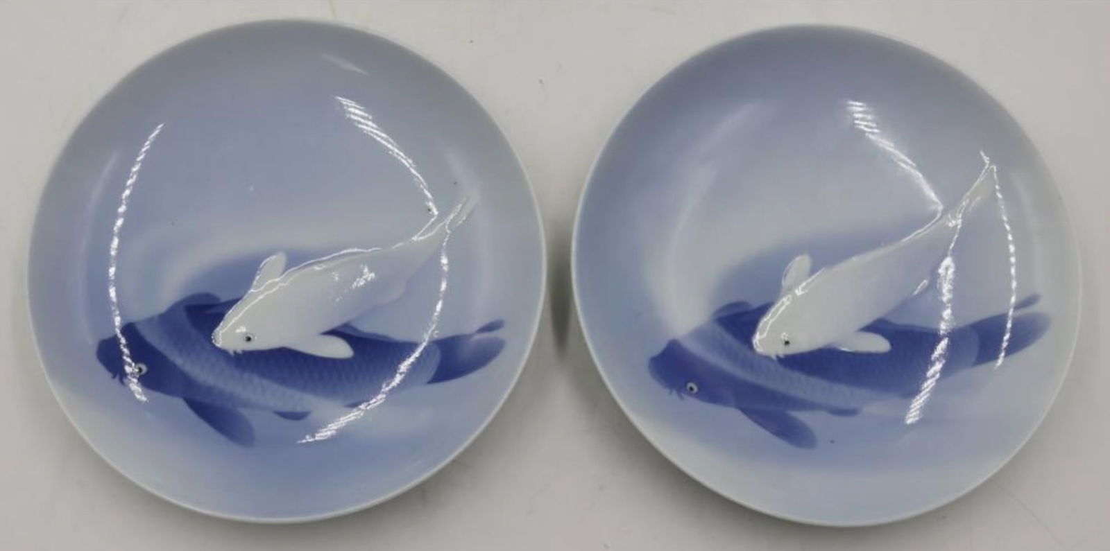 PAIR JAPANESE STUDIO PORCELAIN DISH WITH KOI: Japanese studio porcelain dish with Koi scene, Meiji period. Dimensions: Diameter: 7.5 in. Note: This item is in New York, where it can be shipped from.