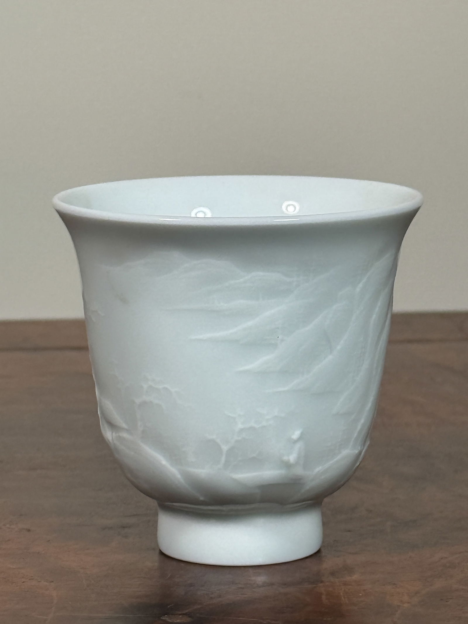 CHINESE WHITE GLAZED PORCELAIN CUP WITH RAISED LANDSCAPE SCENE (1 of 7)