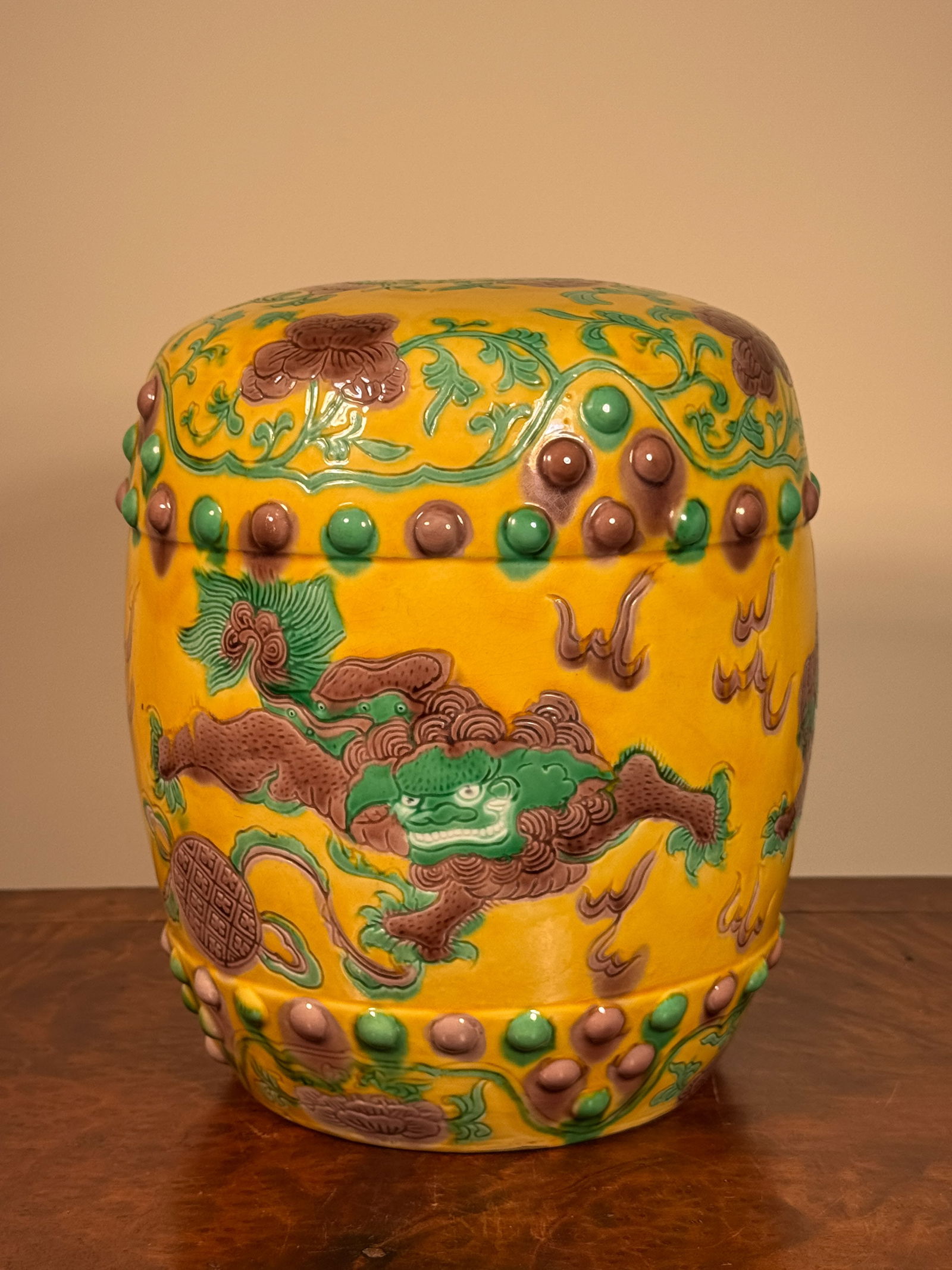 CHINESE SANCAI GLAZED SCHOLAR ELBOW REST WITH FOO LION MOTIF: Chinese Sancai glazed porcelain scholar elbow rest with incised Foo Lion decoration. Dimensions: Height: 9.5 in. Note: This item is in New York, where it can be shipped from.