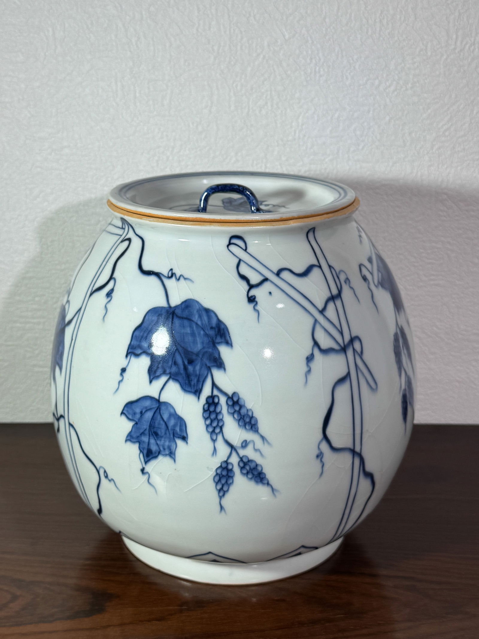 JAPANESE BLUE WHITE ARITA PORCELAIN COVERED TEAJAR (1 of 12)