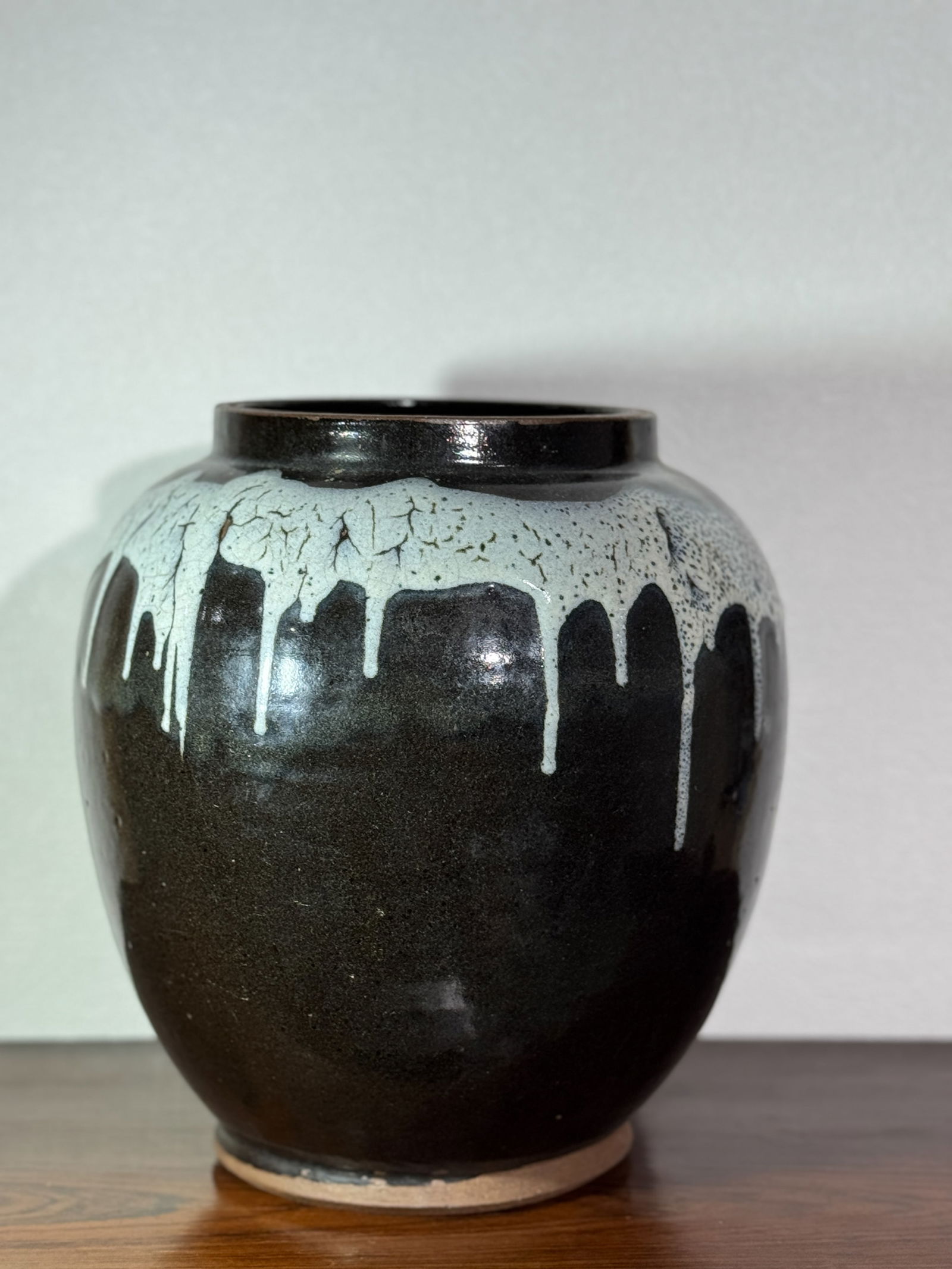 LARGE JAPANESE POTTERY VASE WITH DRIPPED GLAZE (1 of 10)