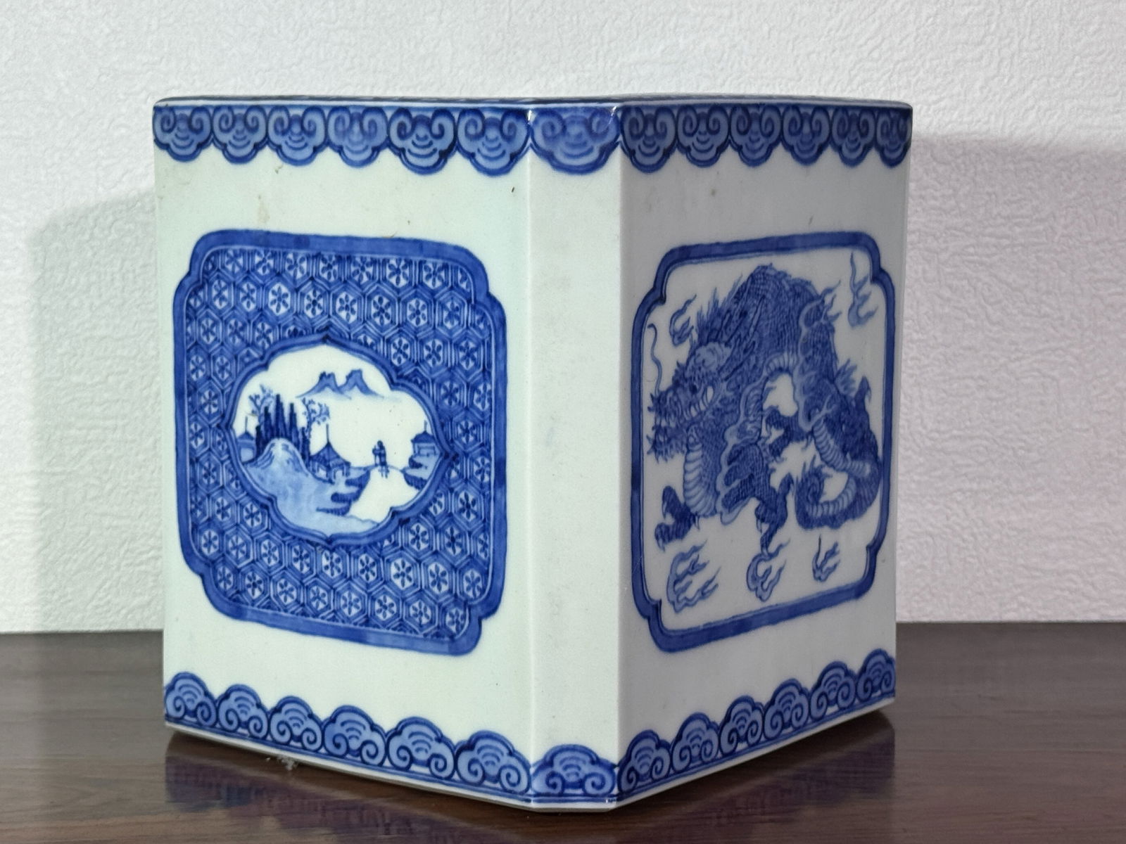 IMPRESSIVE CHINESE BLUE WHITE PORCELAIN PLANTER WITH HALL MARK (1 of 12)