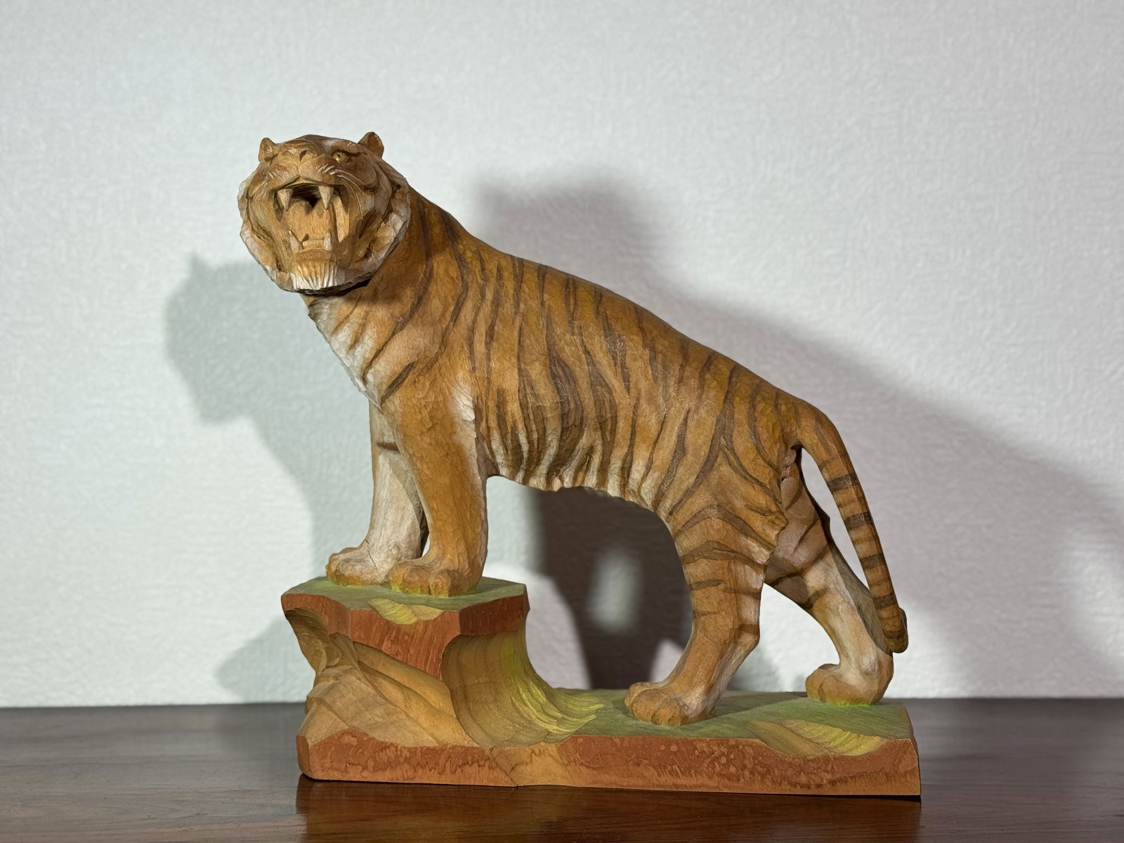 JAPANESE CARVED WOOD TIGER: Signed Japanese polychrome wood tiger. Dimensions: Width: 11 in. (27.9 cm); Height: 11 in. (27.9 cm) Note: This item is in New York, where it can be shipped from.