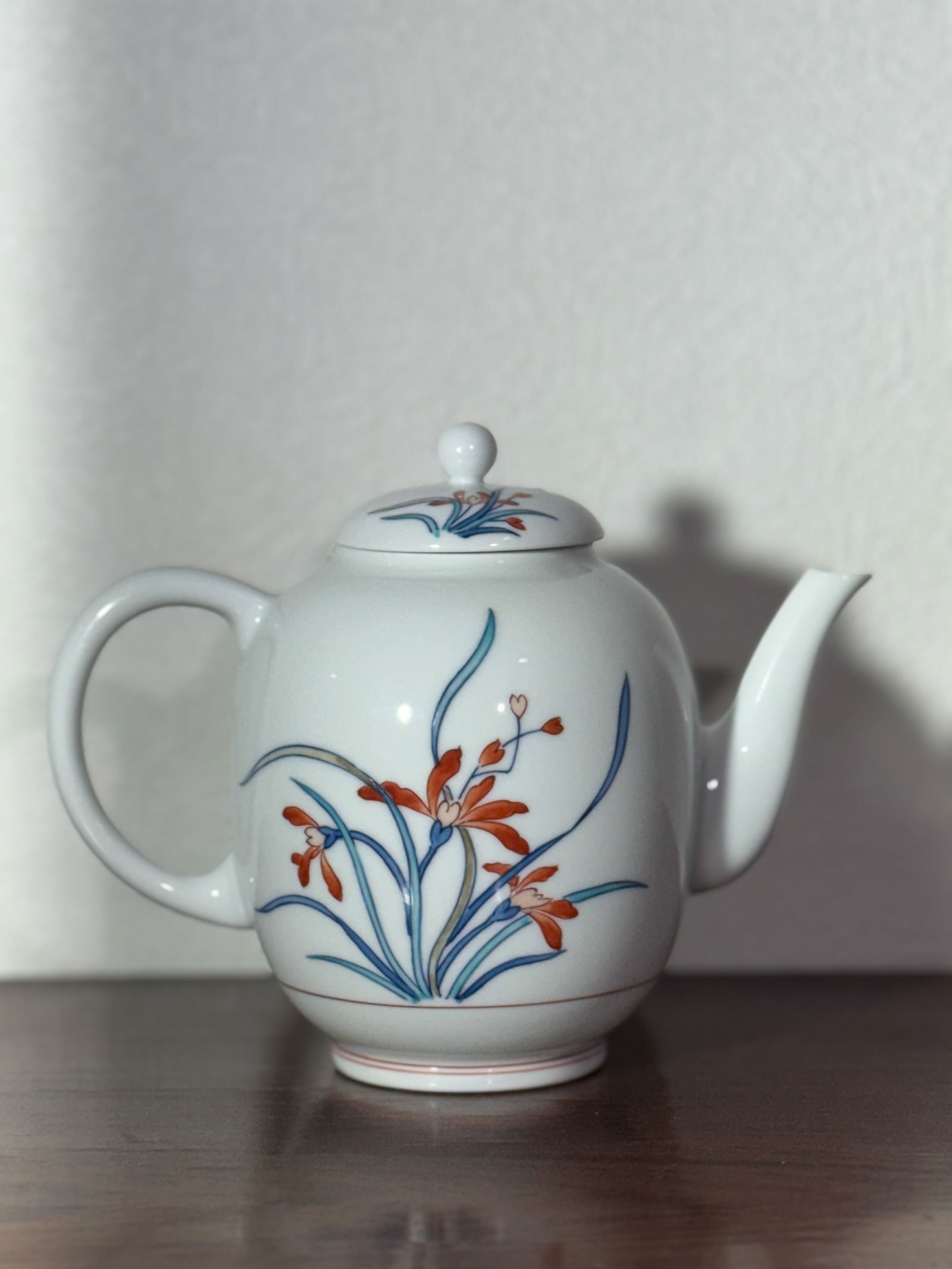 JAPANESE KAKIEMON PORCELAIN TEAPOT (1 of 7)