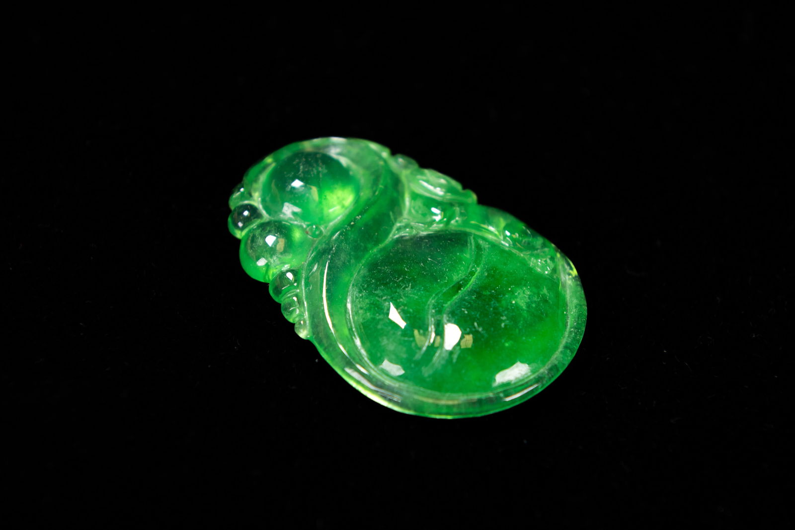A JADEITE PENDANT - 2
