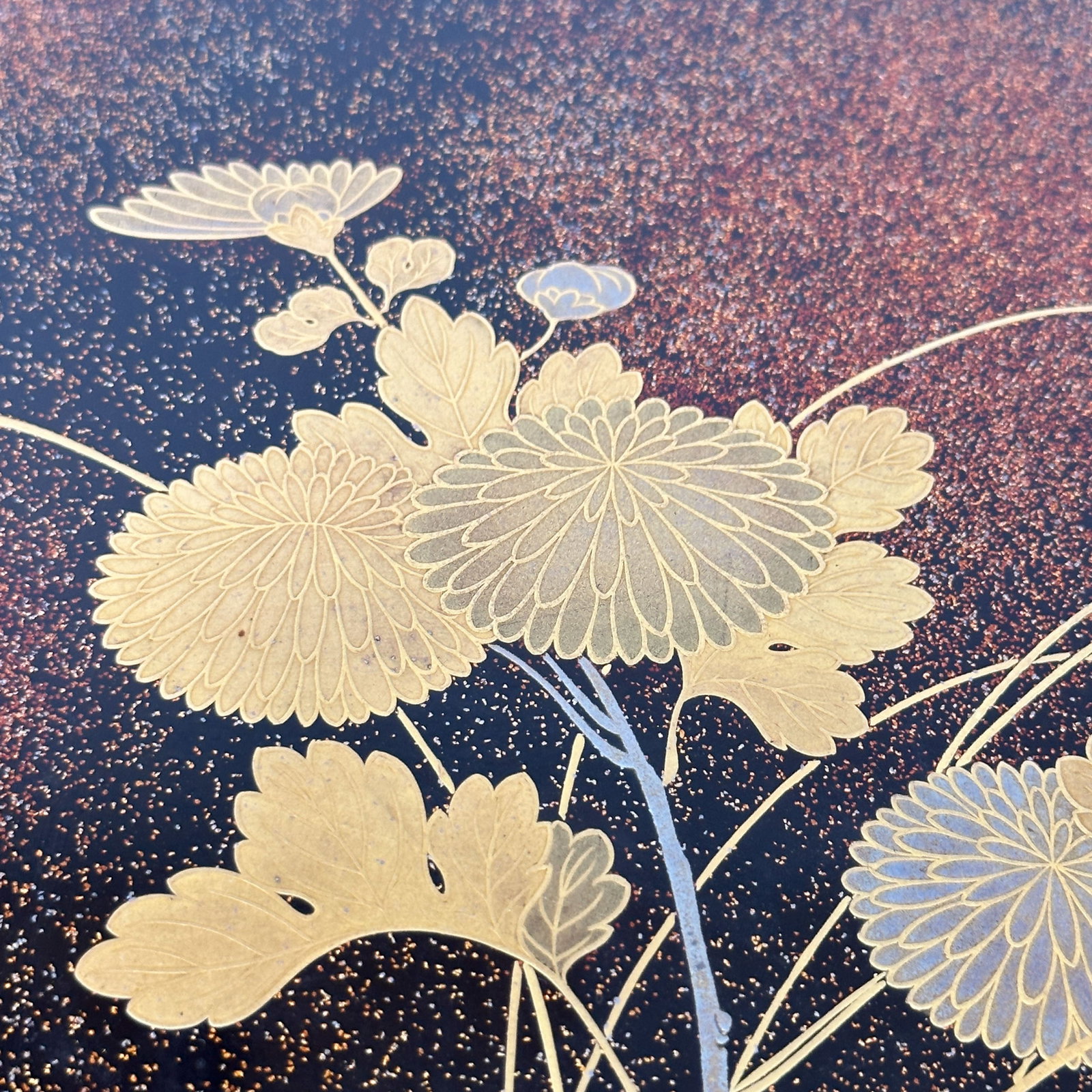 A JAPANESE LACQUER BOX WITH LEAF - 5