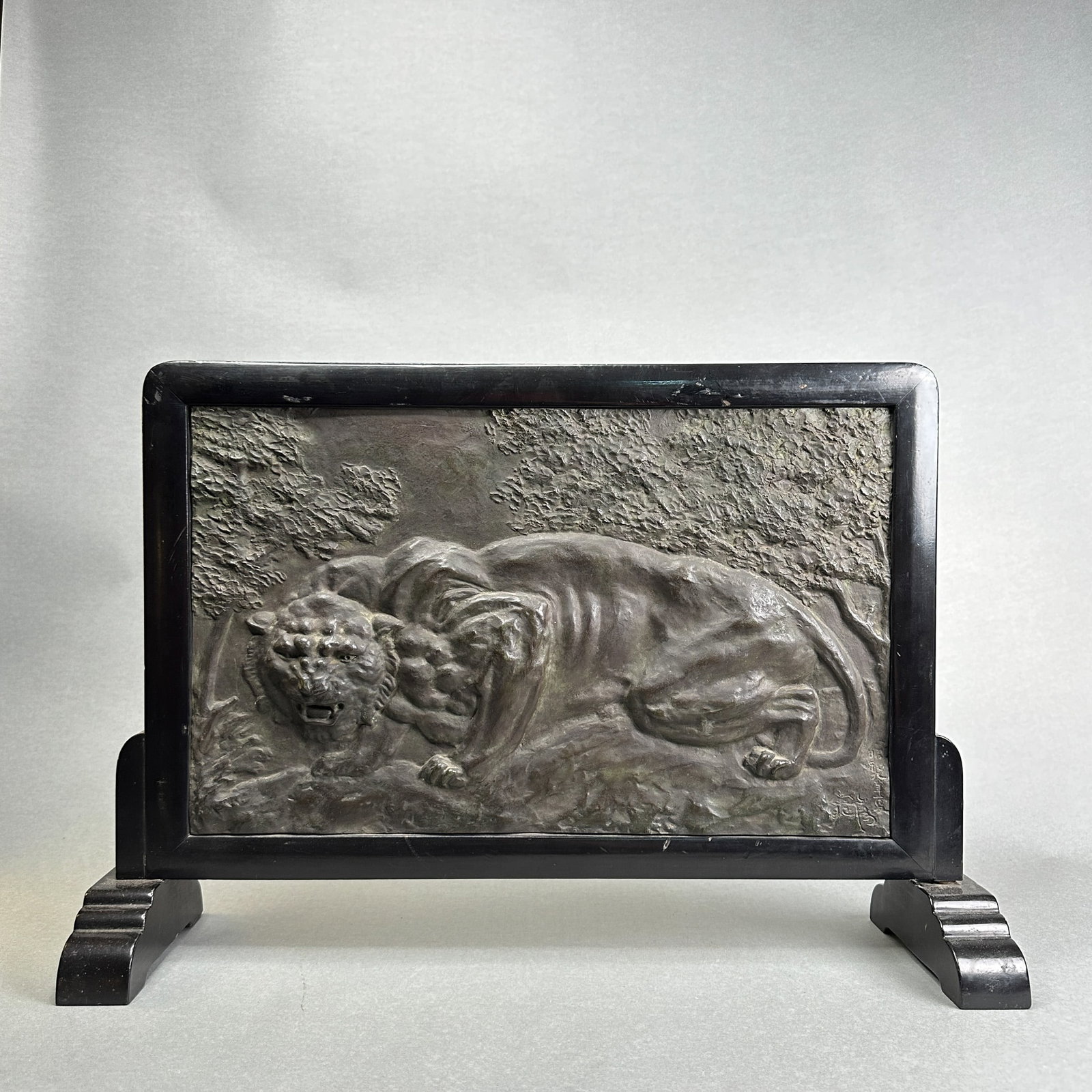 A JAPANESE BRONZE AND WOOD TABLE SCREEN: A Japanese bronze and wood table screen, 20th century. A dated showpiece, signed by the artist, featuring a bronze plaque mounted with lacquered wood. Dimensions: Height: 15.75 in. (40 cm); Width: 23