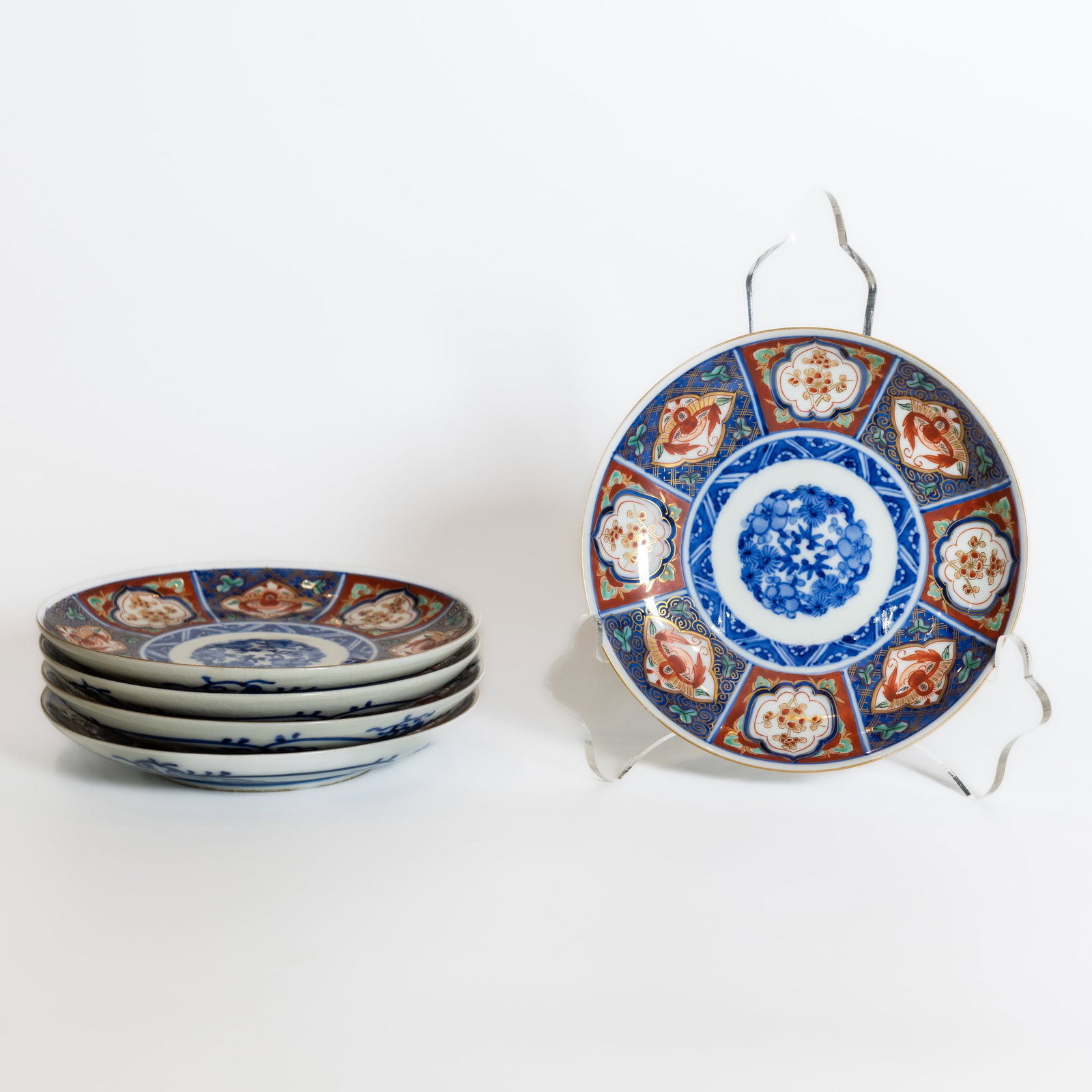 (LOT OF 5) A GROUP OF JAPANESE IMARI PORCELAIN DISHES: (lot of 5) A Group of Japanese Imari Porcelain Dishes 15 x 2 cm each