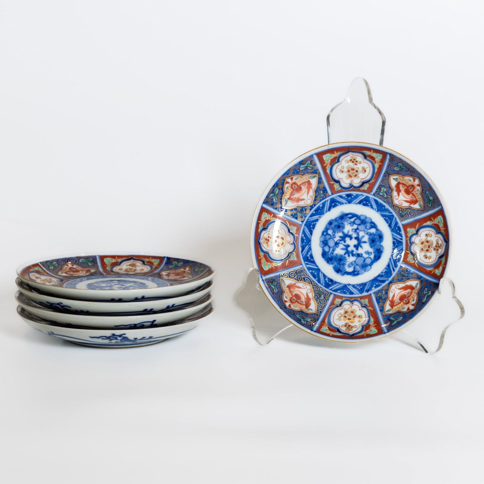 (LOT OF 5) A GROUP OF JAPANESE IMARI PORCELAIN DISHES: (lot of 5) A Group of Japanese Imari Porcelain Dishes 16 x 2 cm each