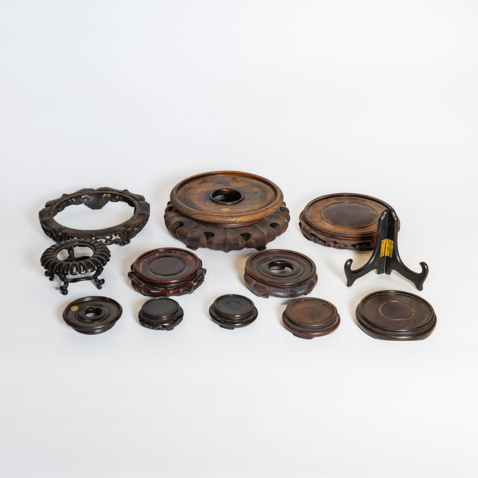 (LOT OF 12) A GROUP OF WOODEN BASES: (lot of 12) A Group of Wooden Bases Largest: 6 x 19 cm