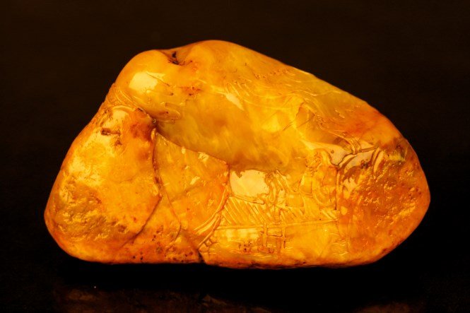 Shoushan stone: Carved soapstone mountain with figural and landscape scene. Height 2"1/2, Length 4"1/4 寿山石