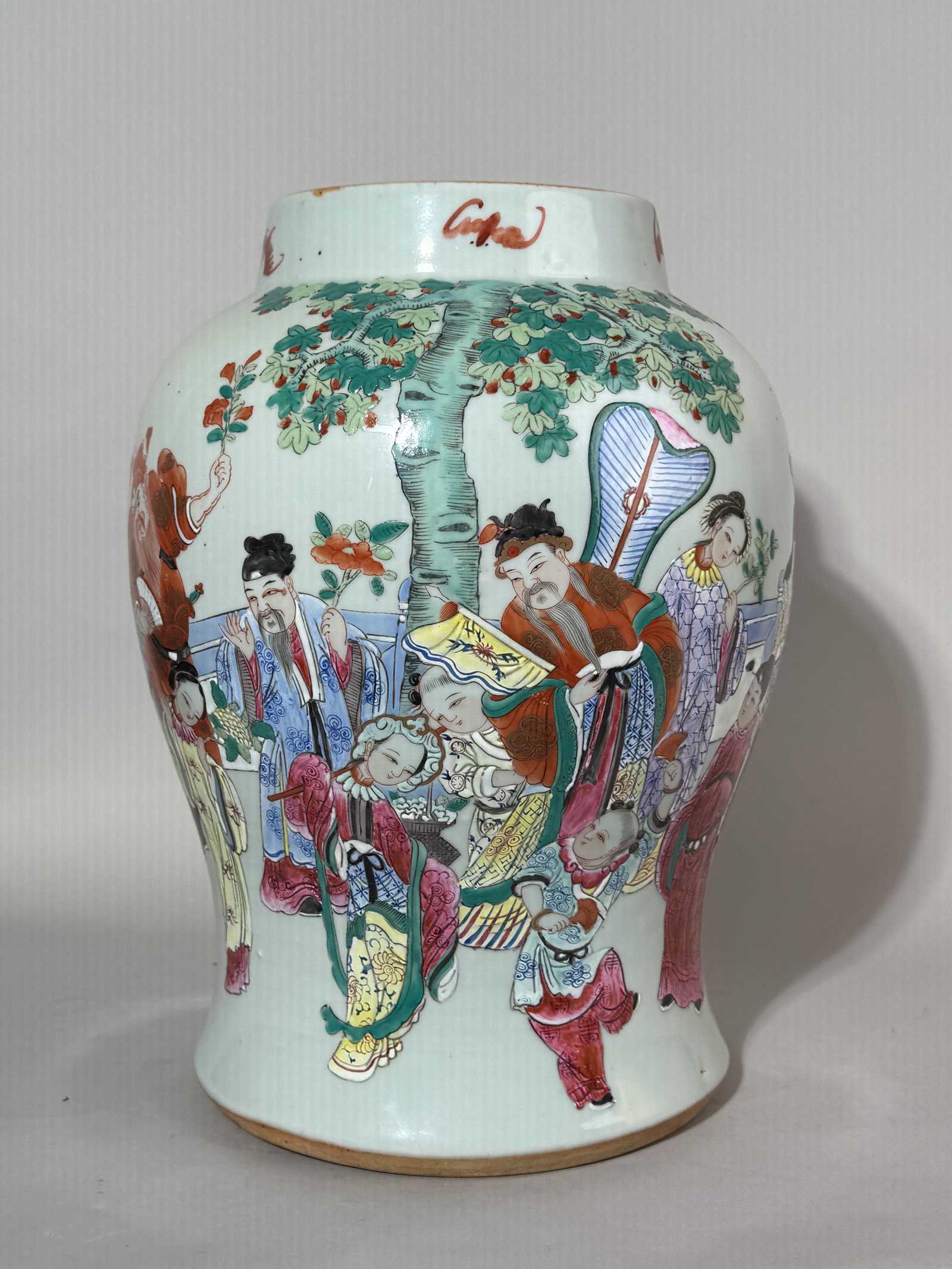 A CHINESE FAMILLE ROSE PORCELAIN JAR WITH ZHONGKUI (1 of 16)