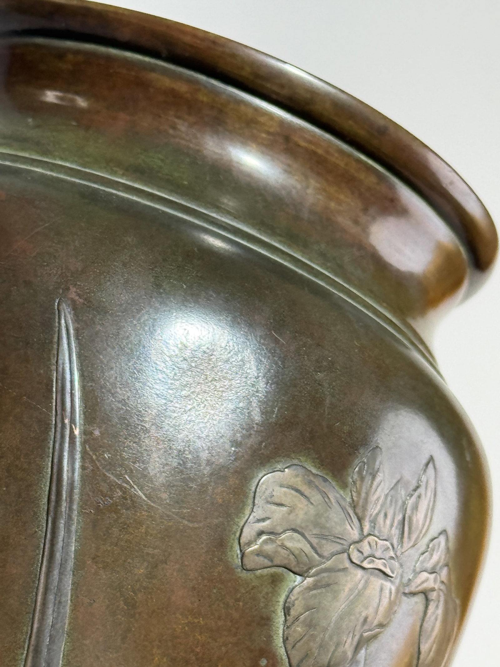 A JAPANESE MIXED METAL VASE WITH IRIS DESIGN - 4
