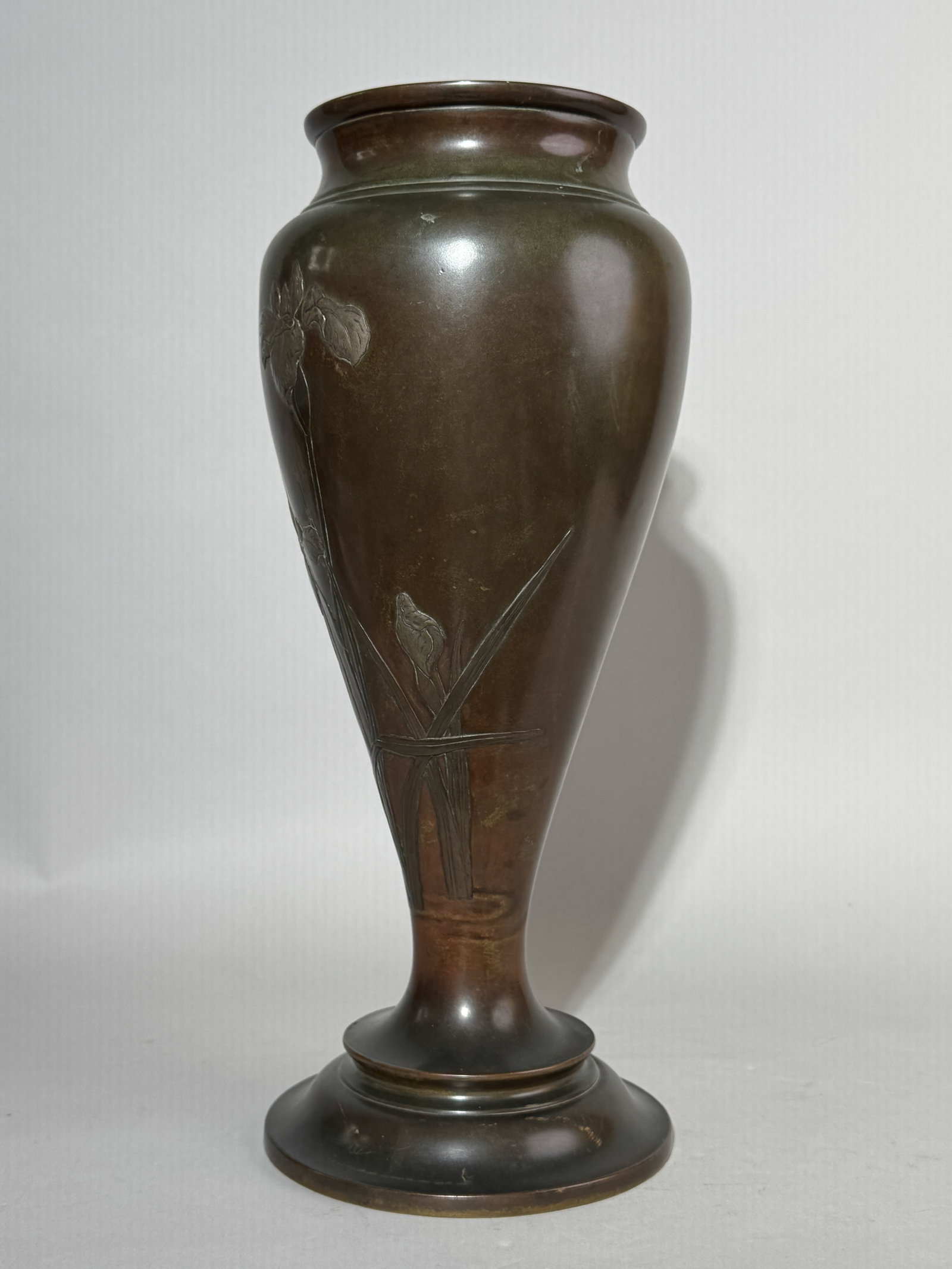 A JAPANESE MIXED METAL VASE WITH IRIS DESIGN - 6