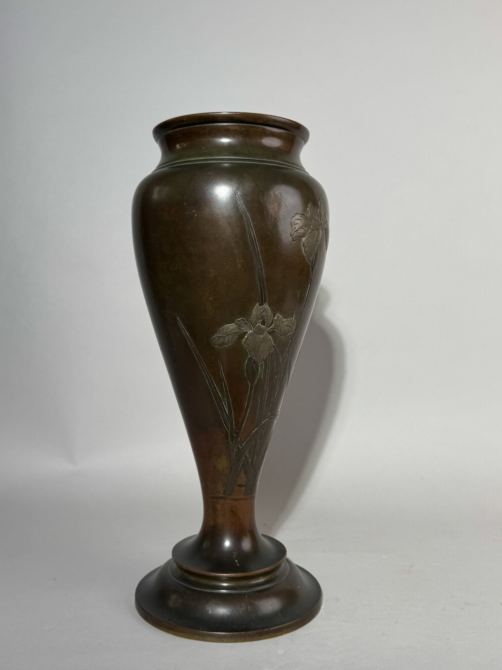A JAPANESE MIXED METAL VASE WITH IRIS DESIGN - 7