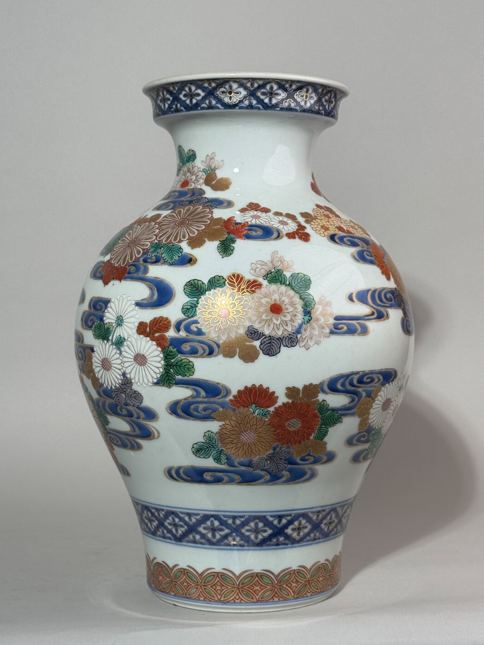 A JAPANESE STUDIO PORCELAIN VASE WITH CHRYSANTHEMUM - 12