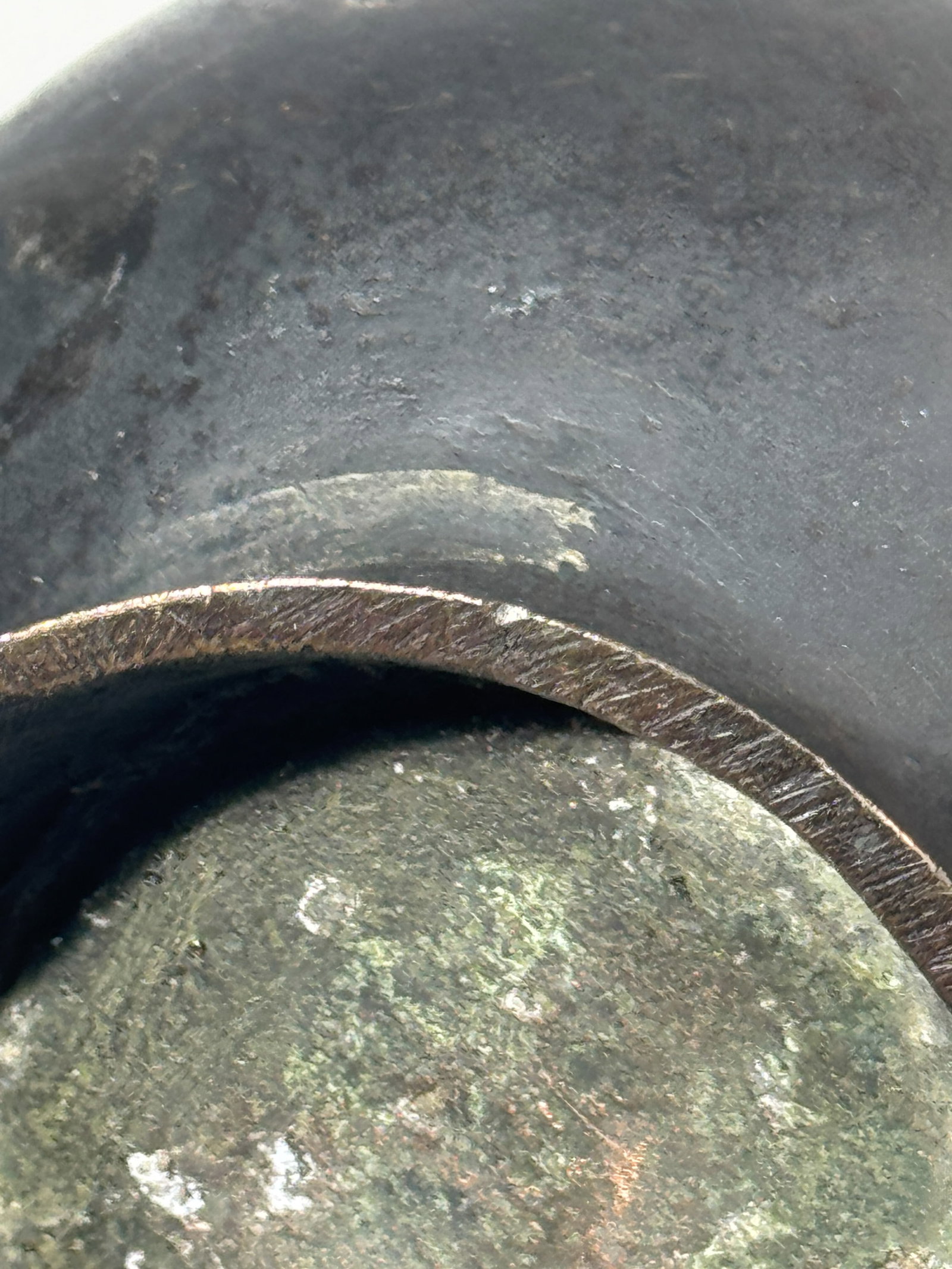 A CHINESE BRONZE VASE WITH GOLD AND SILVER INLAY - 11
