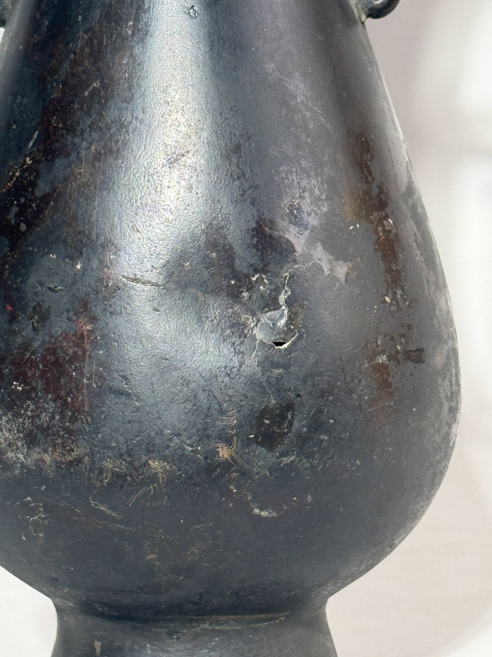 A CHINESE BRONZE VASE WITH GOLD AND SILVER INLAY - 8