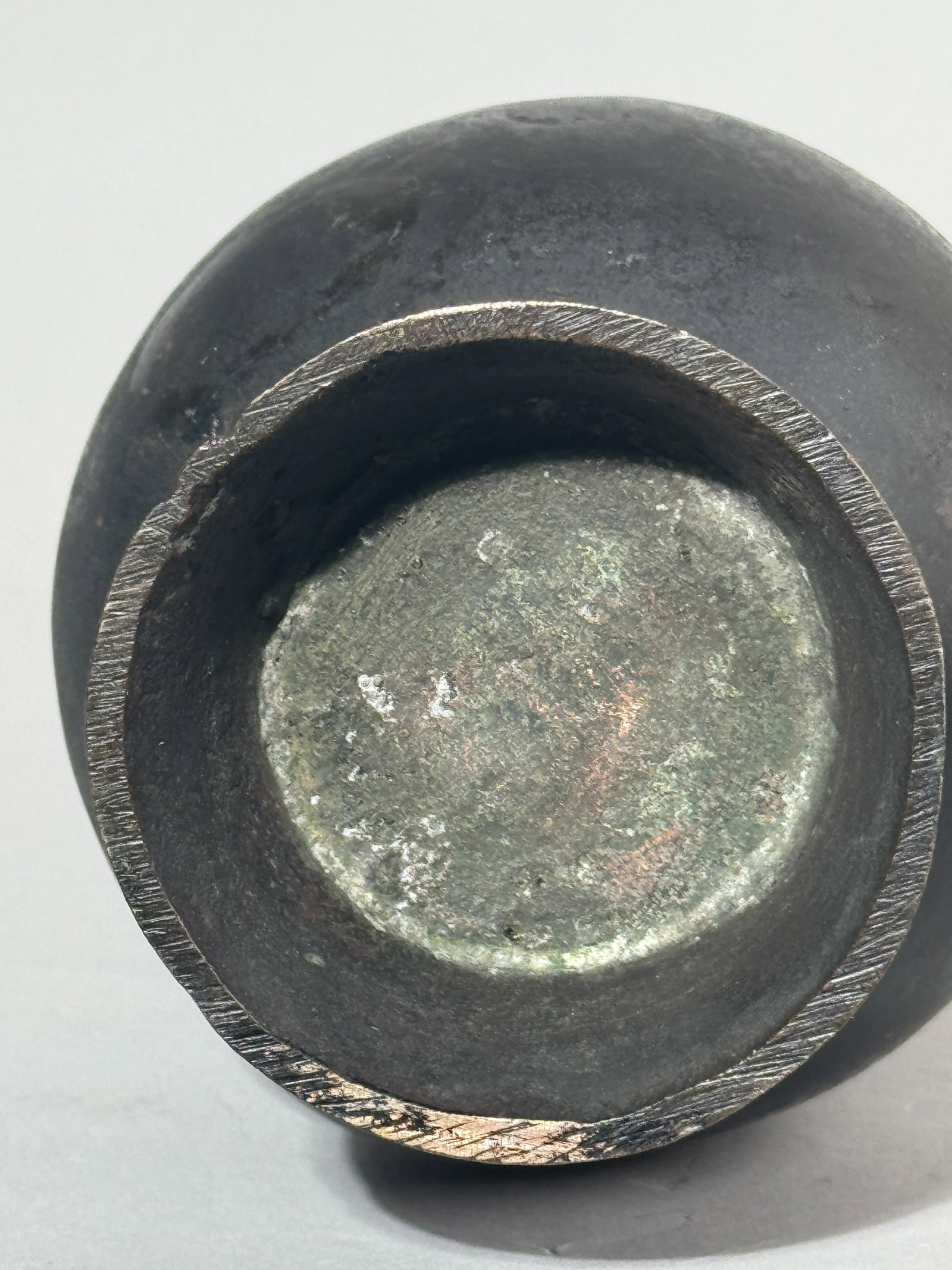 A CHINESE BRONZE VASE WITH GOLD AND SILVER INLAY - 9