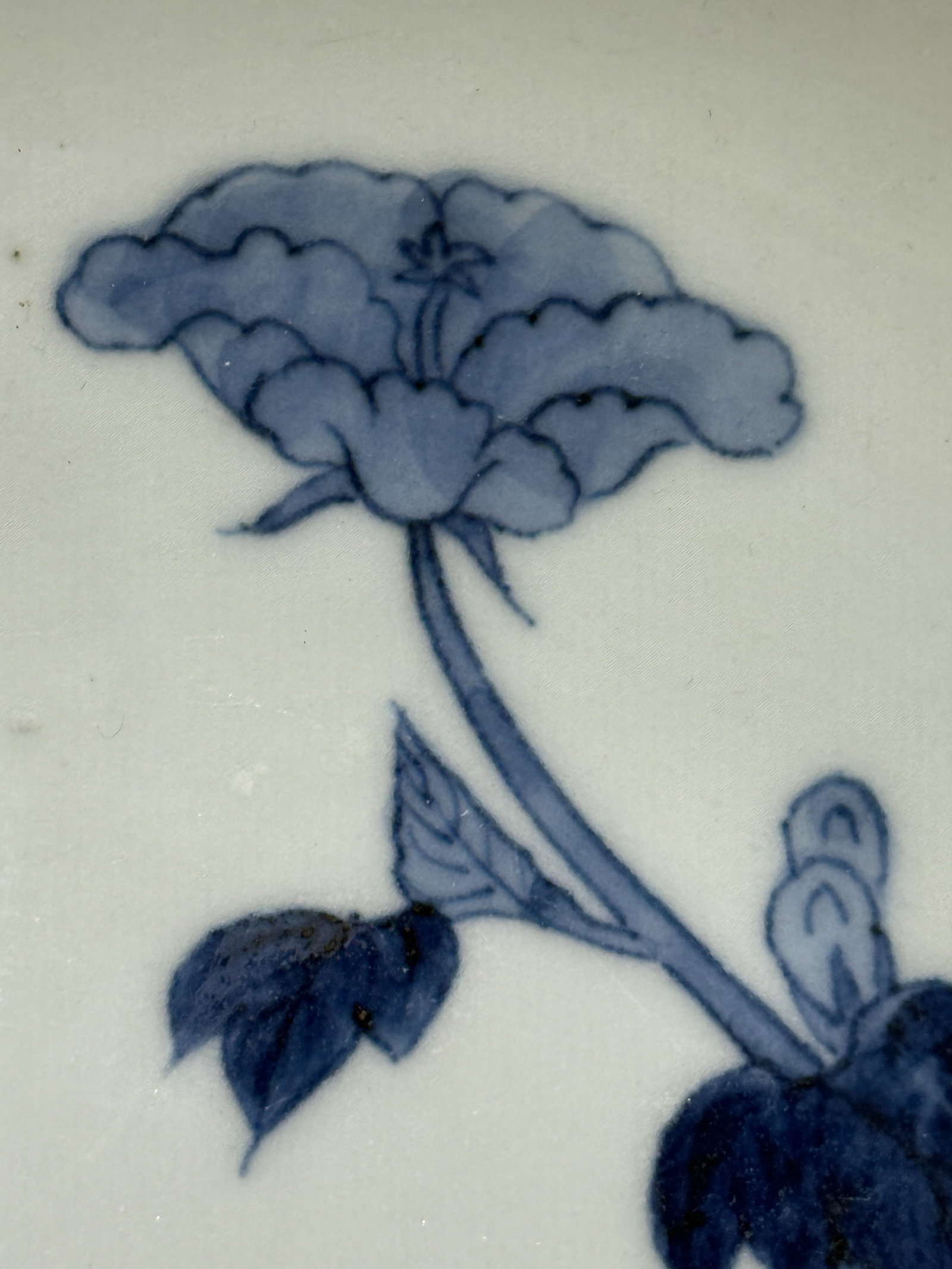 A JAPANESE BLUE AND WHITE NABESHIMA PORCELAIN DISH - 4