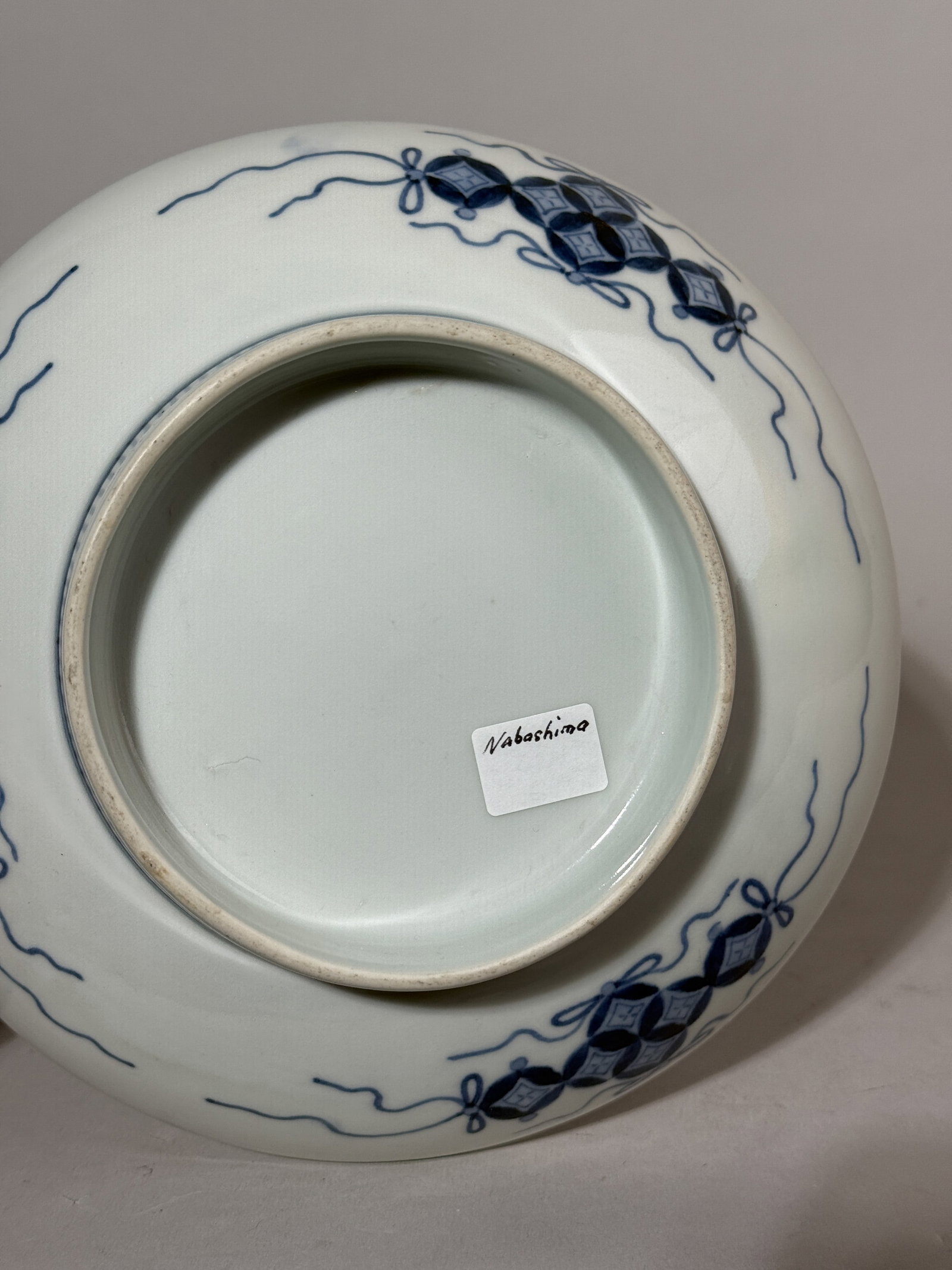 A JAPANESE BLUE AND WHITE NABESHIMA PORCELAIN DISH - 8