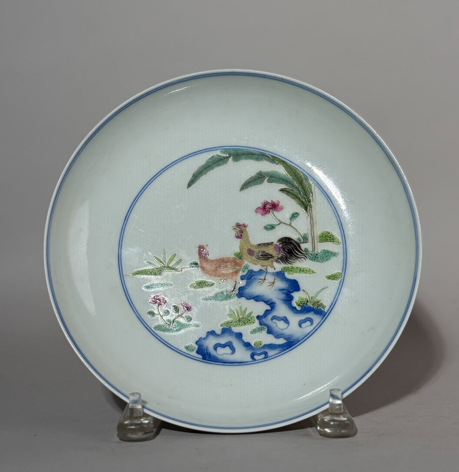 A CHINESE PORCELAIN DISH WITH ROOSTER: A Chinese porcelain dish with a rooster scene. Dimensions: Diameter: 8.5 in. (21.6 cm). Note: This item is in New York, where it can be shipped from.