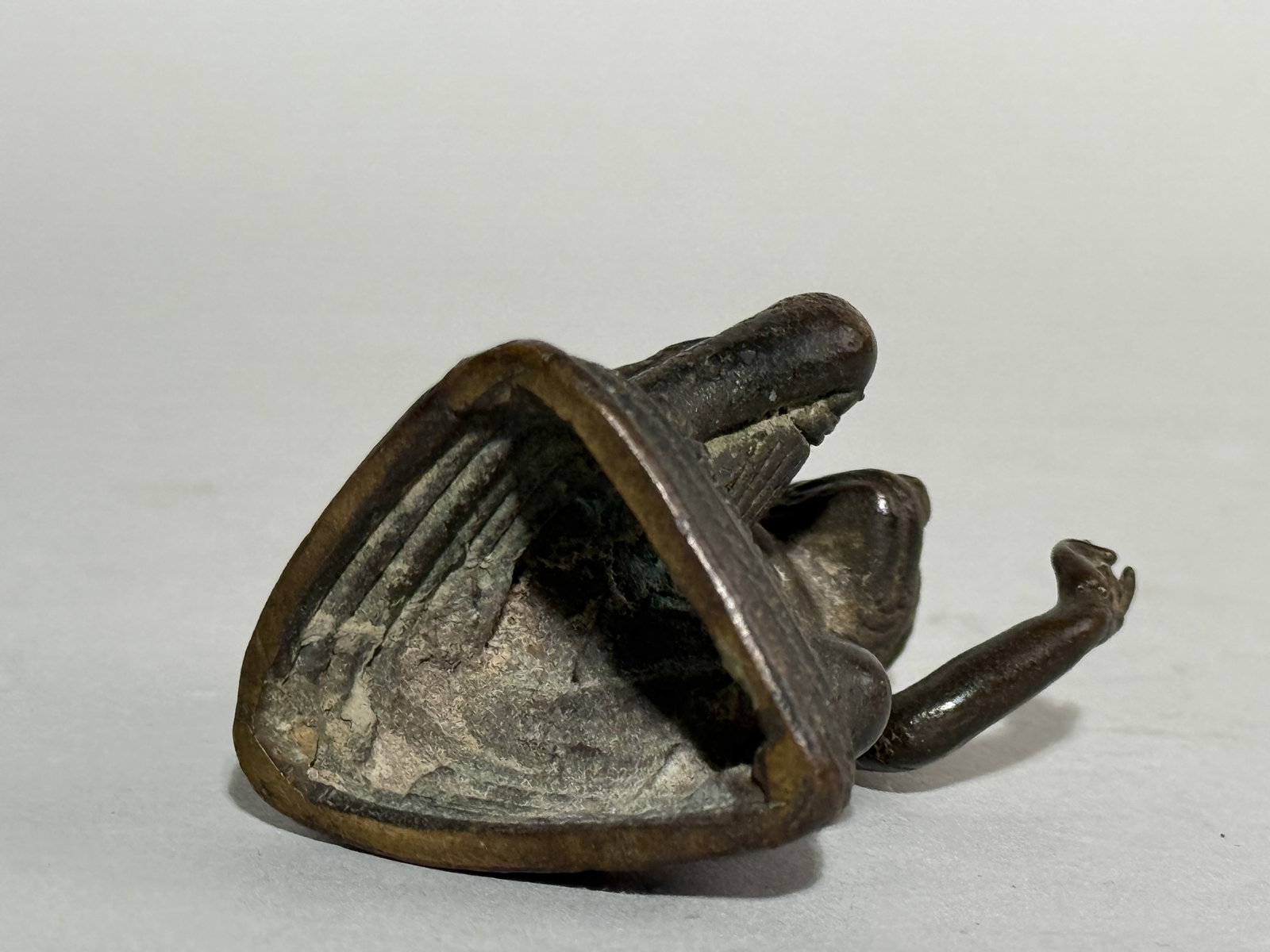 AN ANTIQUE INDIAN BRONZE OF A HANUMAN - 8