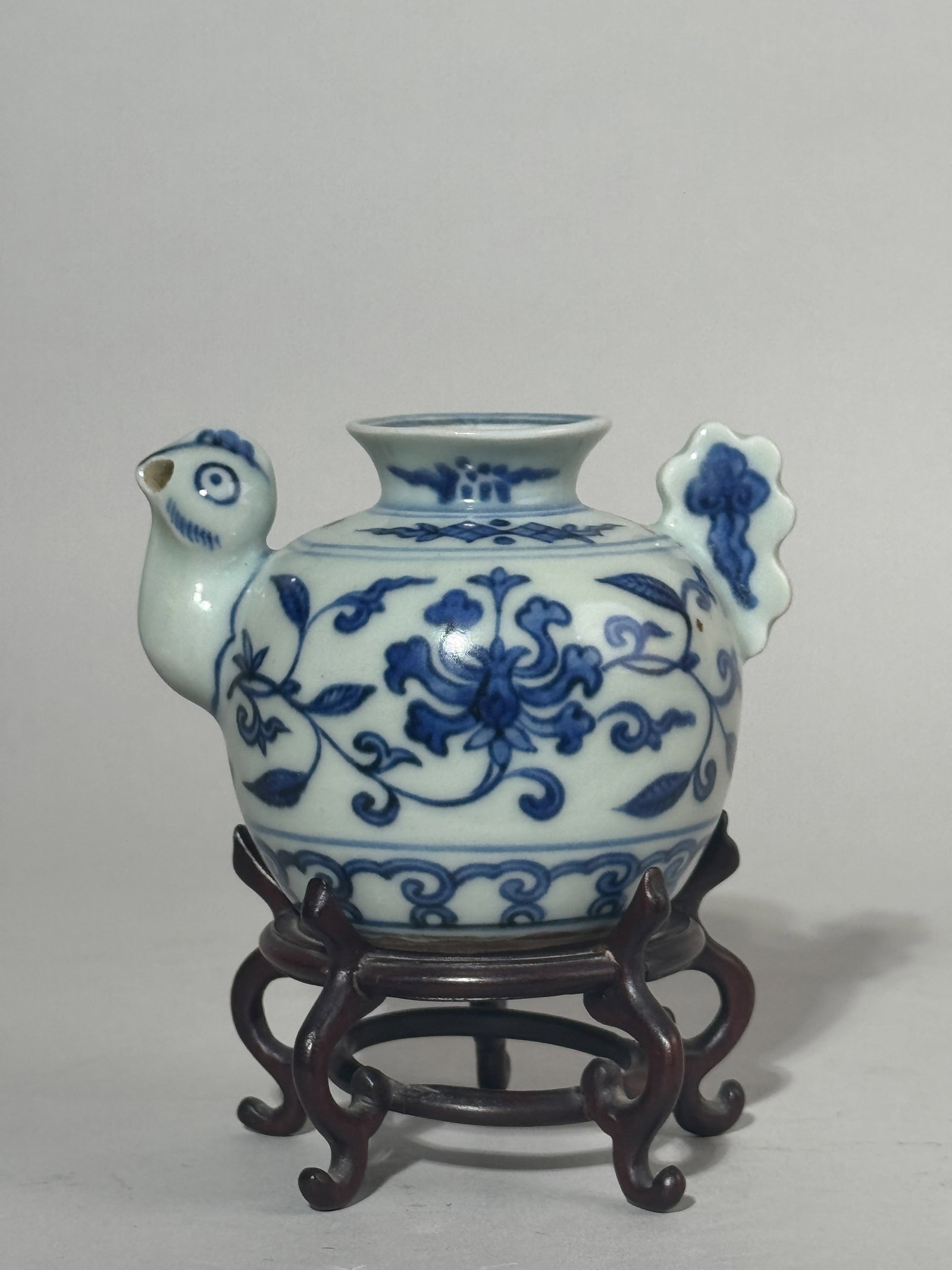 A CHINESE BLUE AND WHITE PORCELAIN ROOSTER-FORM WATER DROPPER (1 of 10)