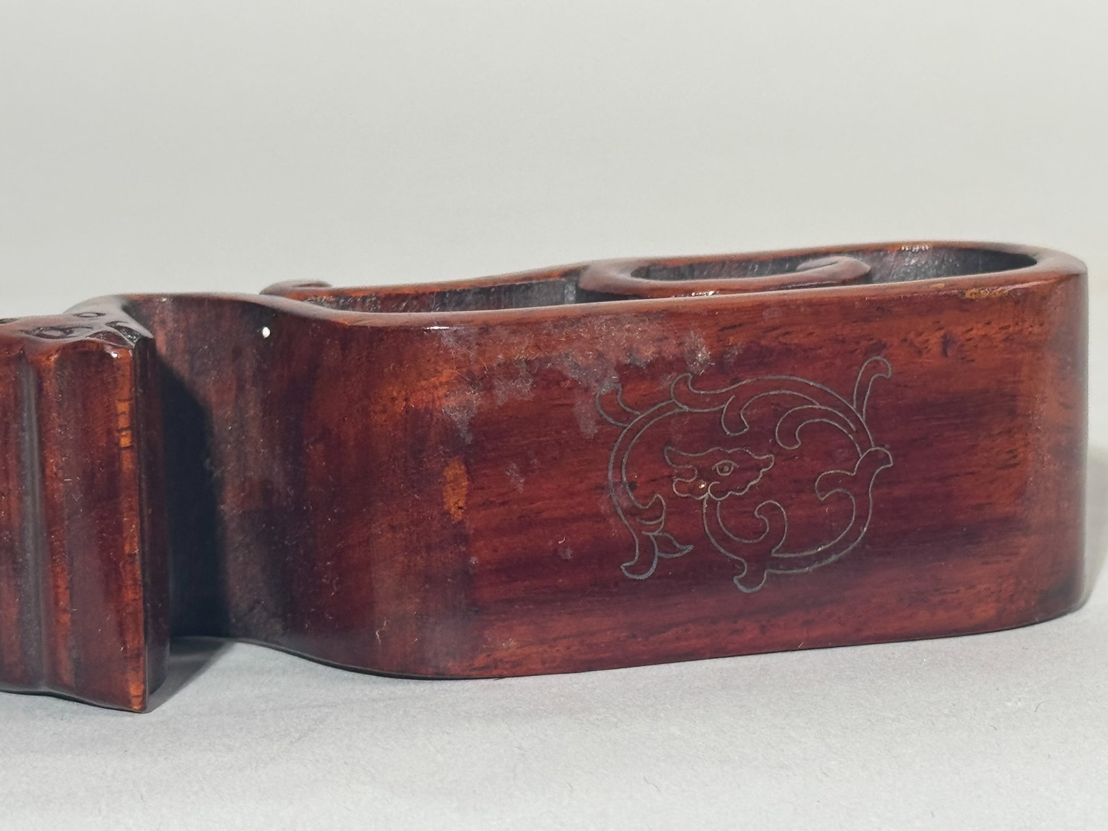 A CHINESE WHITE JADE DRAGON FISH ON SILVER-INLAID WOOD STAND - 7