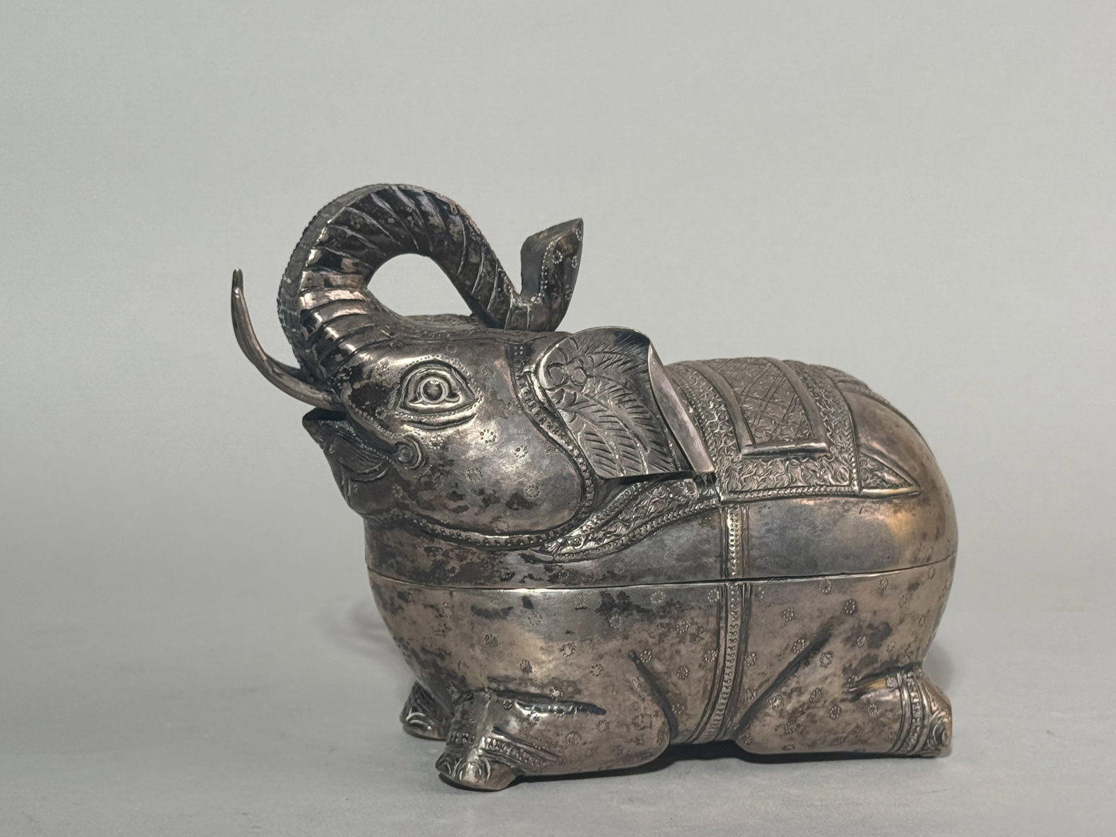 AN ANTIQUE SIAMESE SILVER ELEPHANT BOX (1 of 7)