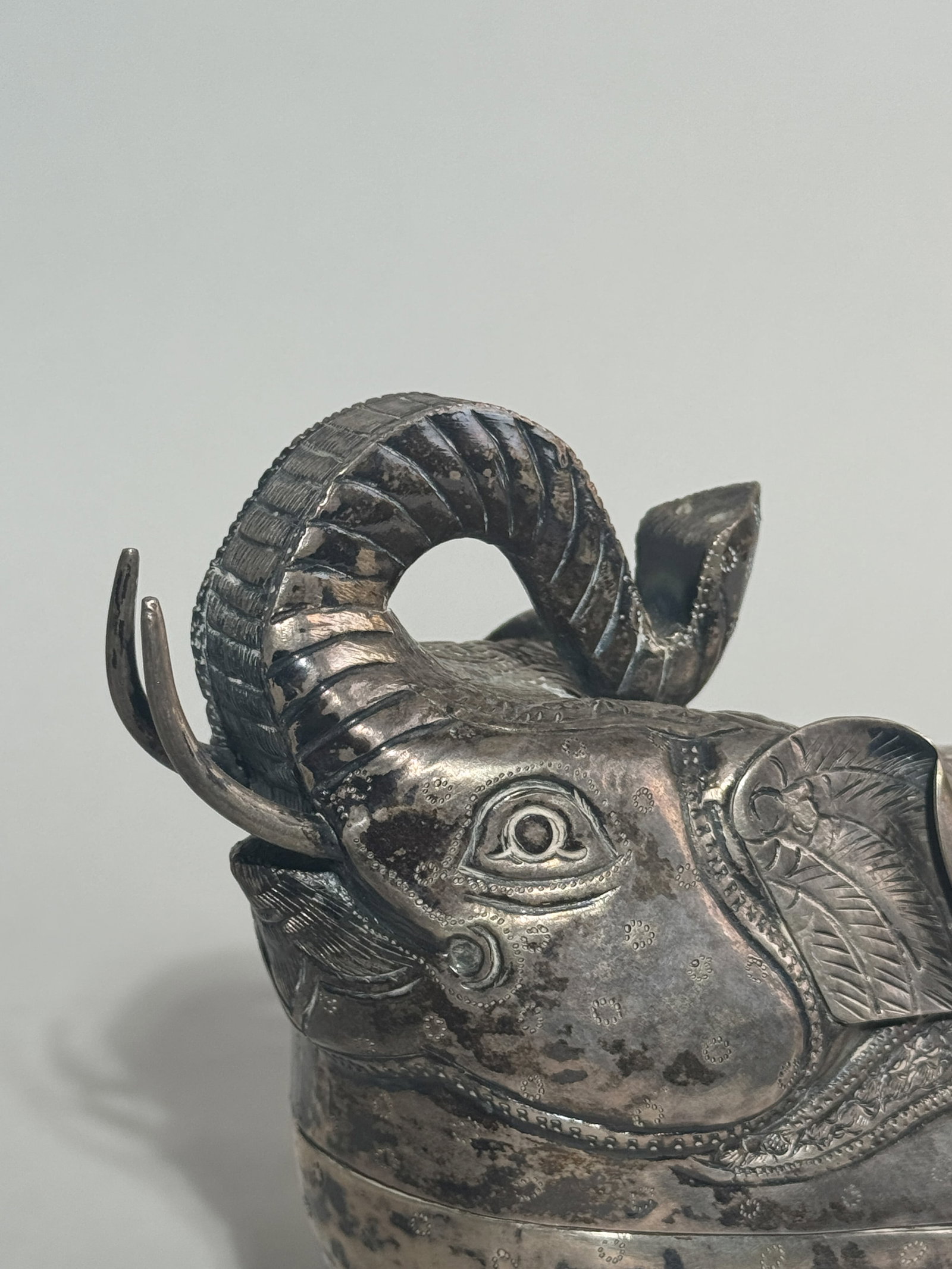 AN ANTIQUE SIAMESE SILVER ELEPHANT BOX - 2