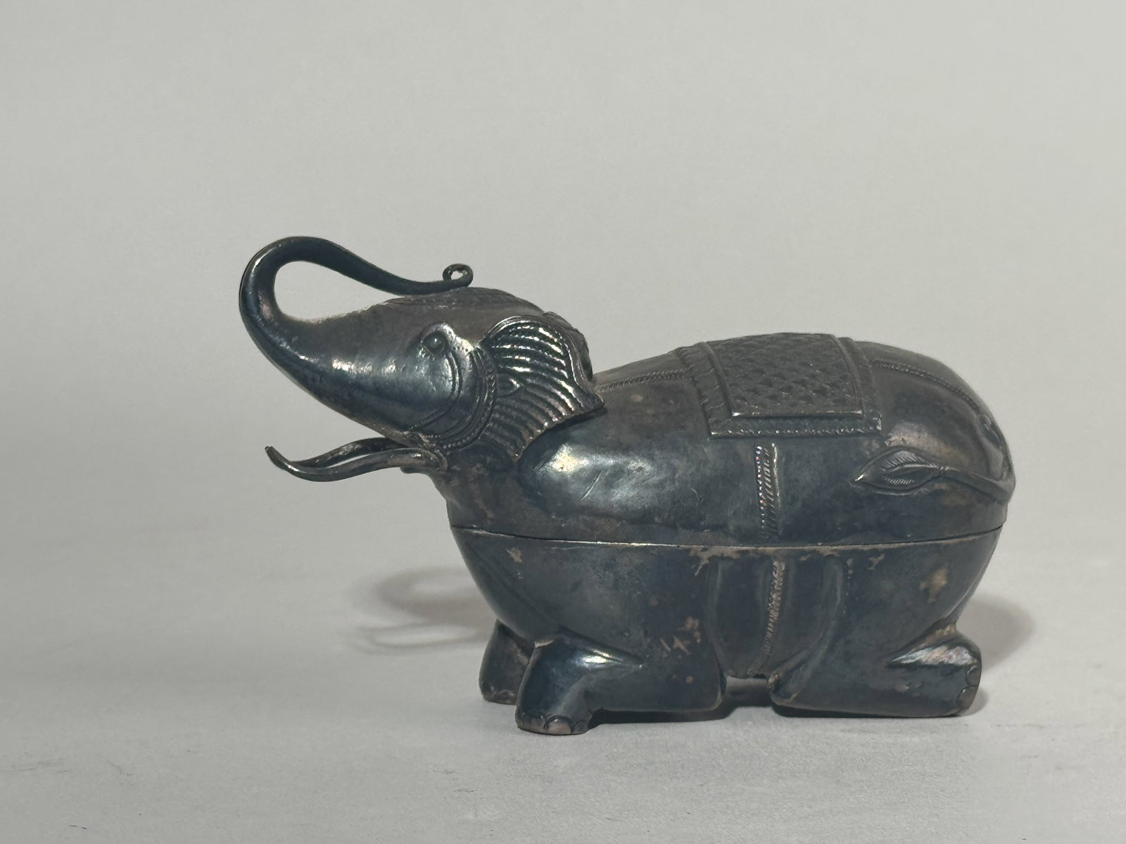 AN ANTIQUE SIAMESE SILVER ELEPHANT BOX (1 of 7)