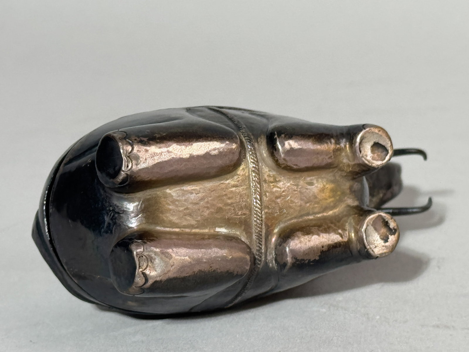 AN ANTIQUE SIAMESE SILVER ELEPHANT BOX - 6