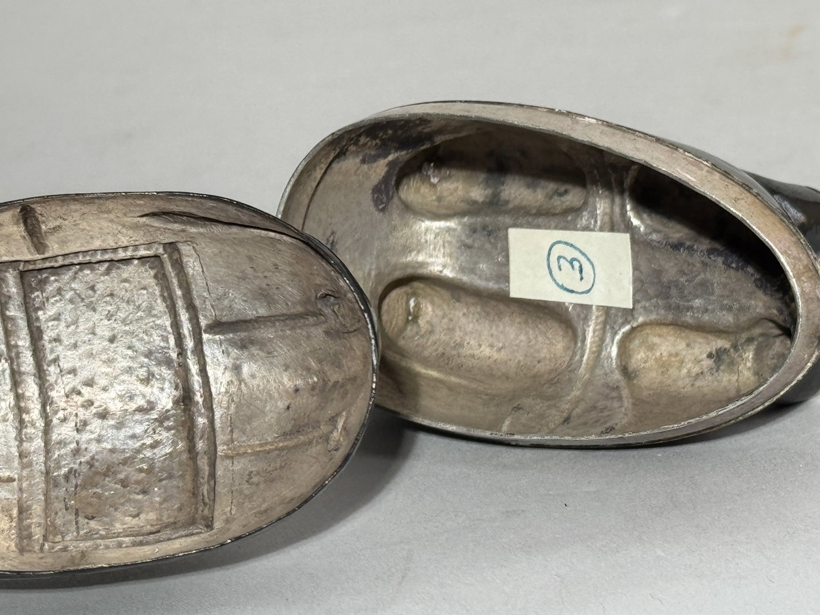 AN ANTIQUE SIAMESE SILVER ELEPHANT BOX - 7