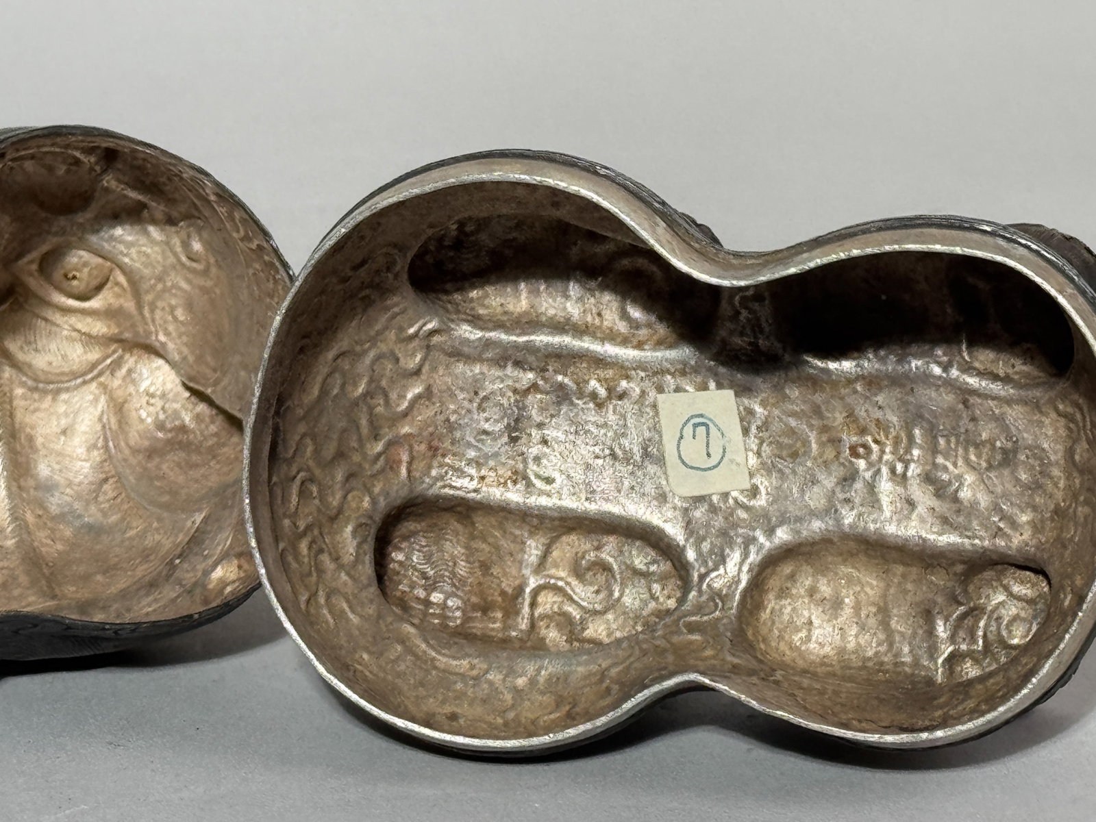 AN ANTIQUE SIAMESE SILVER FOO DOG BOX WITH RUBY INSERT - 12